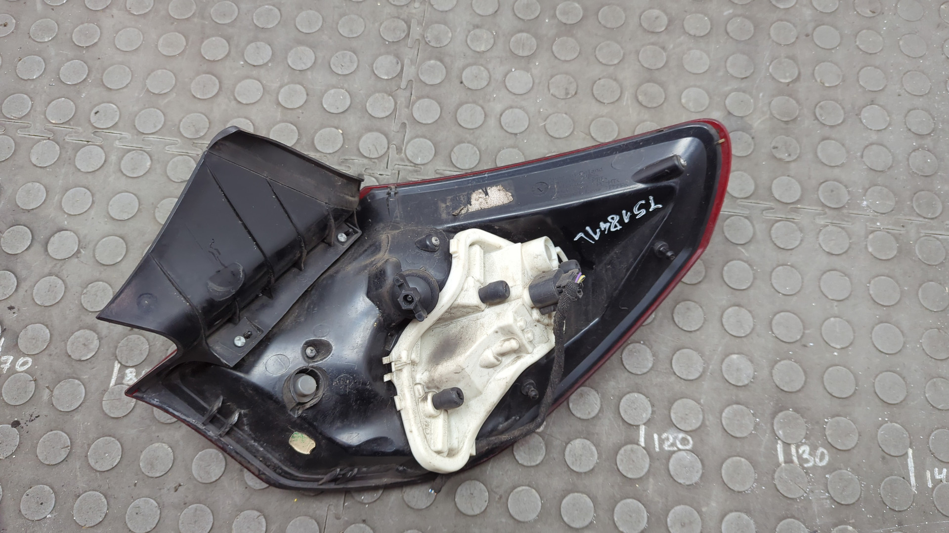 Фонарь задний левый