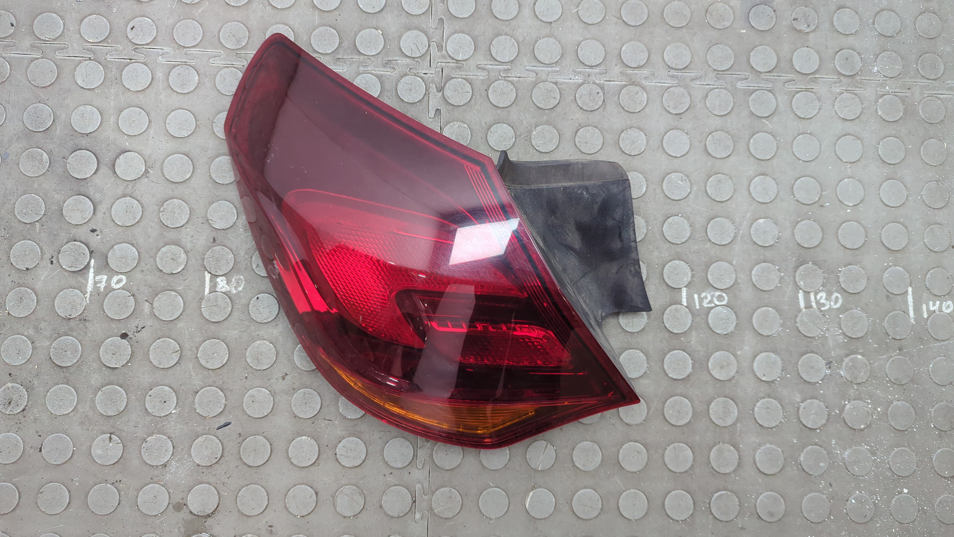 Фонарь задний левый