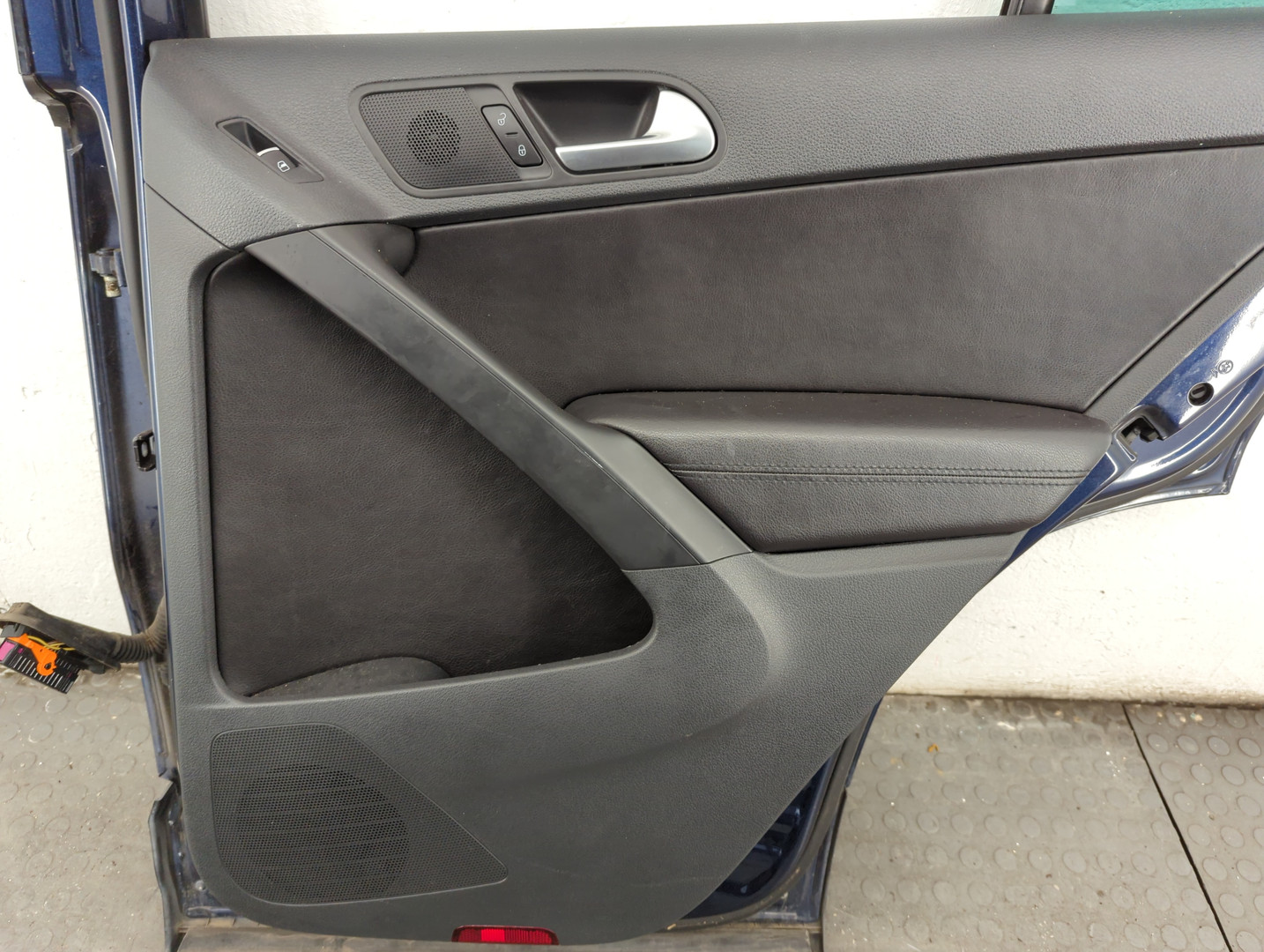 Дверь задняя правая