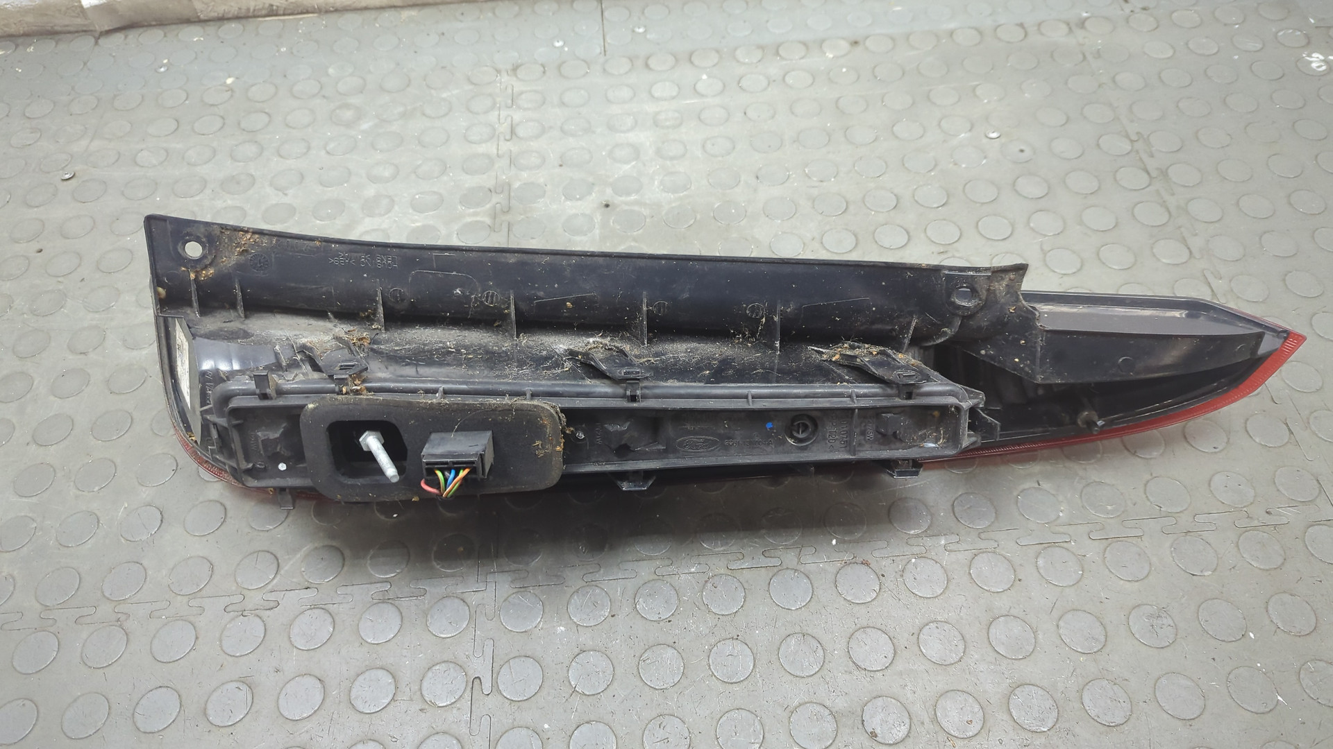 Фонарь задний левый