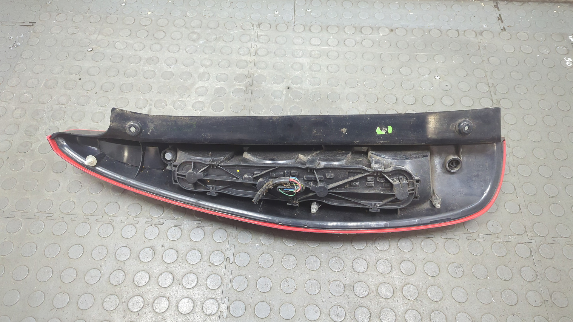 Фонарь задний правый