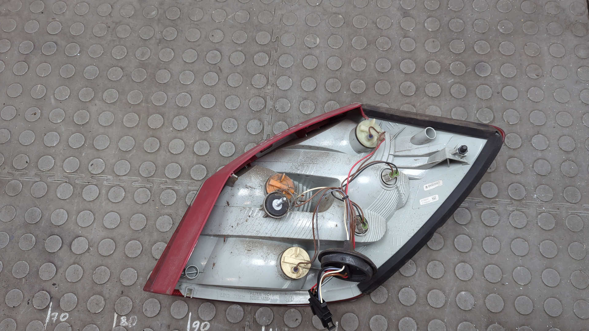 Фонарь задний левый