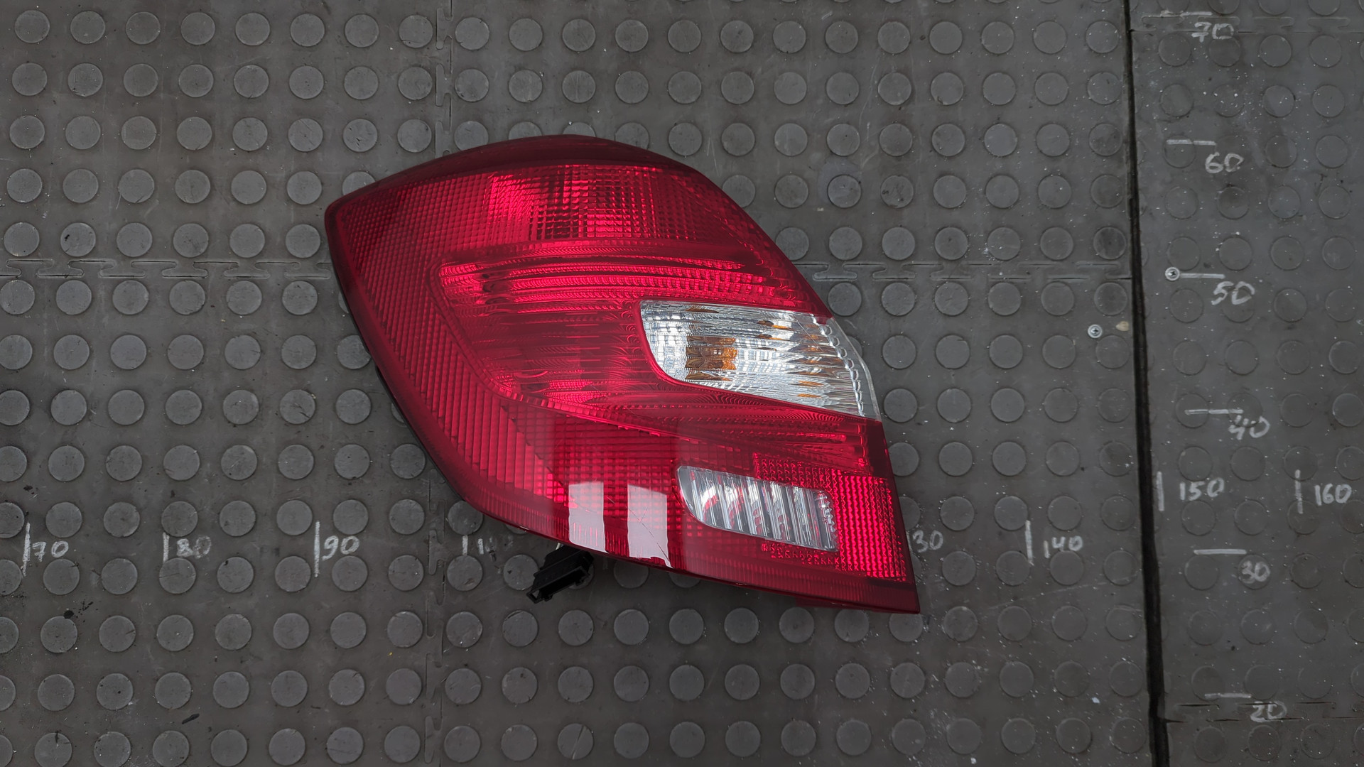 Фонарь задний левый