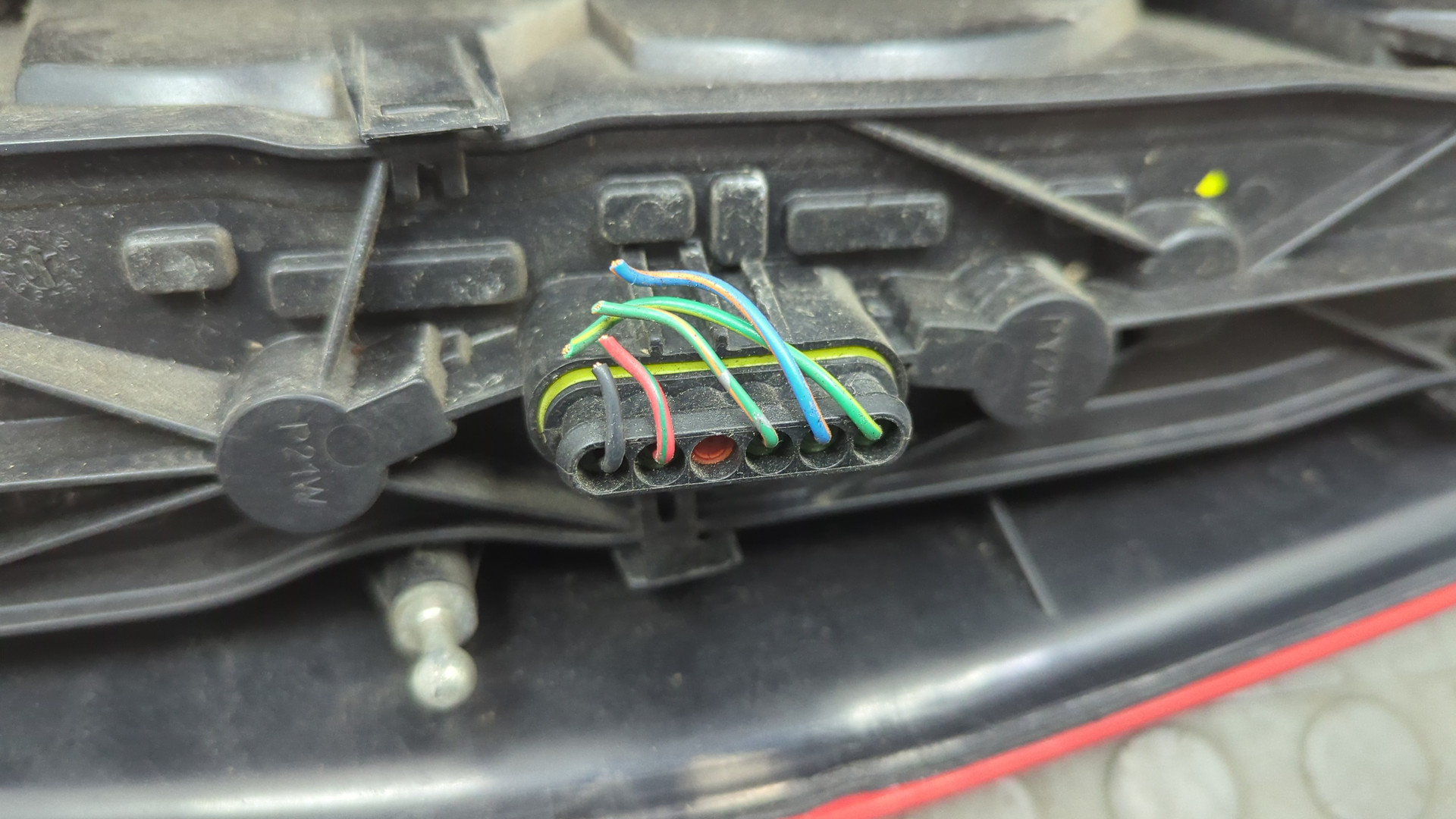 Фонарь задний левый