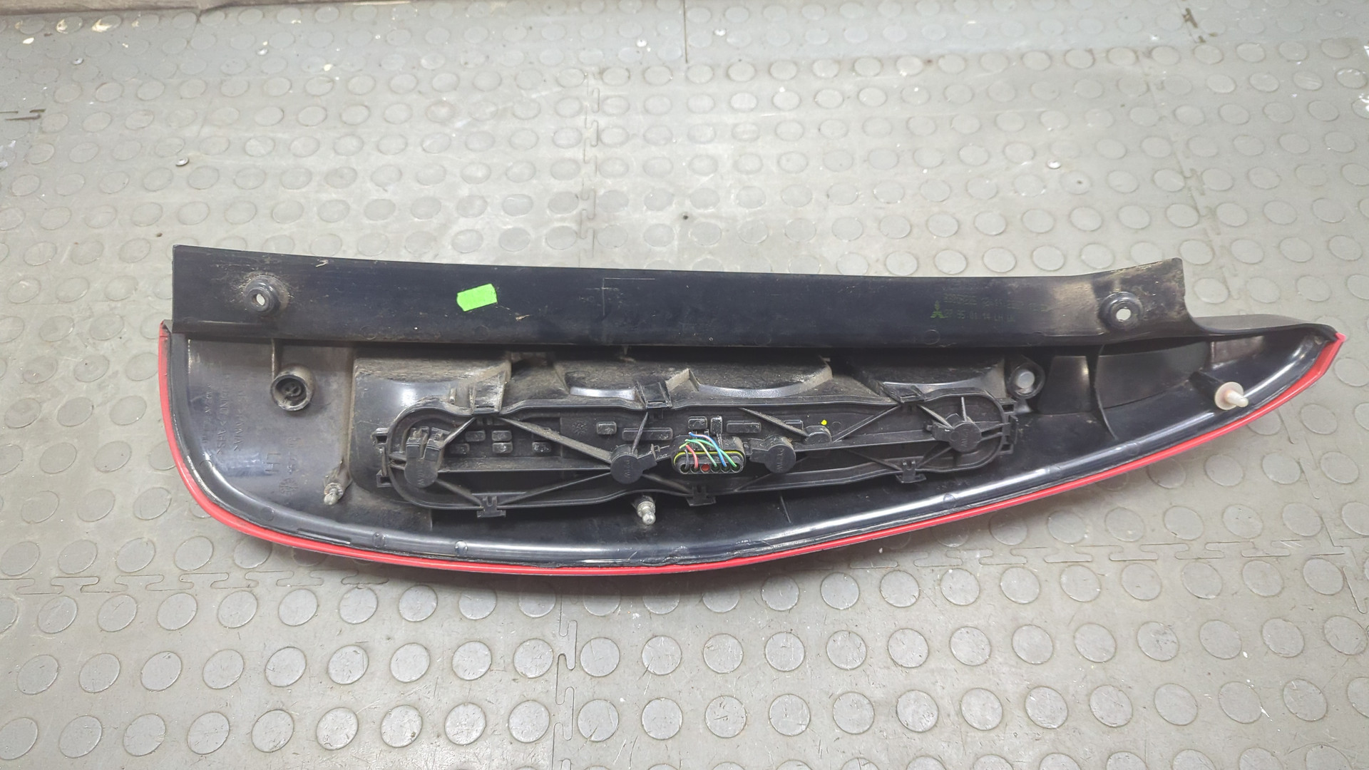 Фонарь задний левый