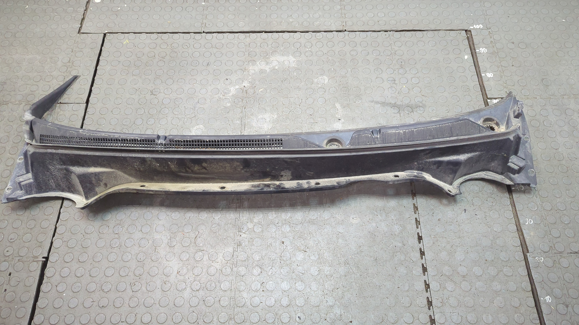 Решетка стеклоочистителей (Жабо)