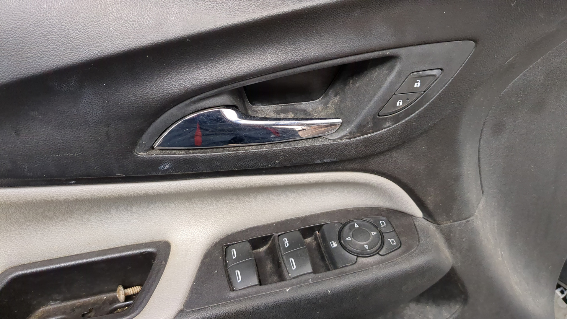 Дверь передняя левая