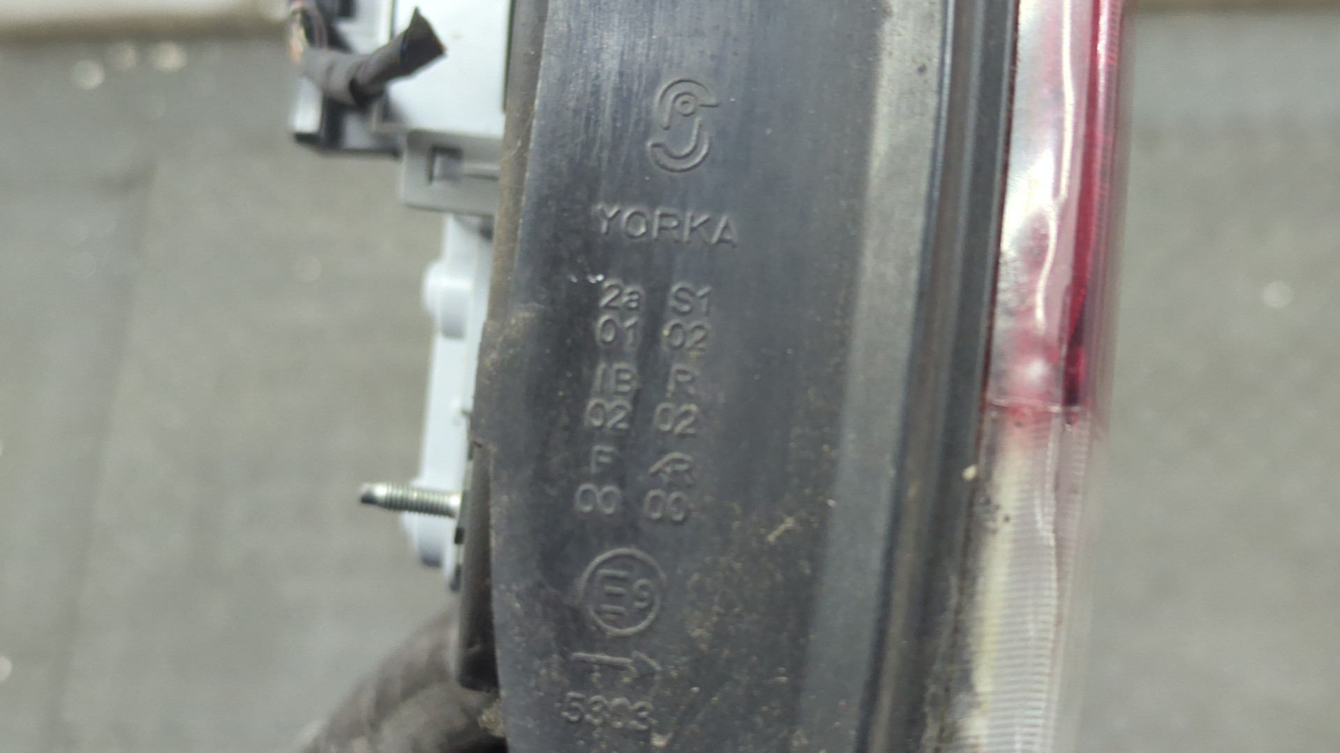 Фонарь задний правый