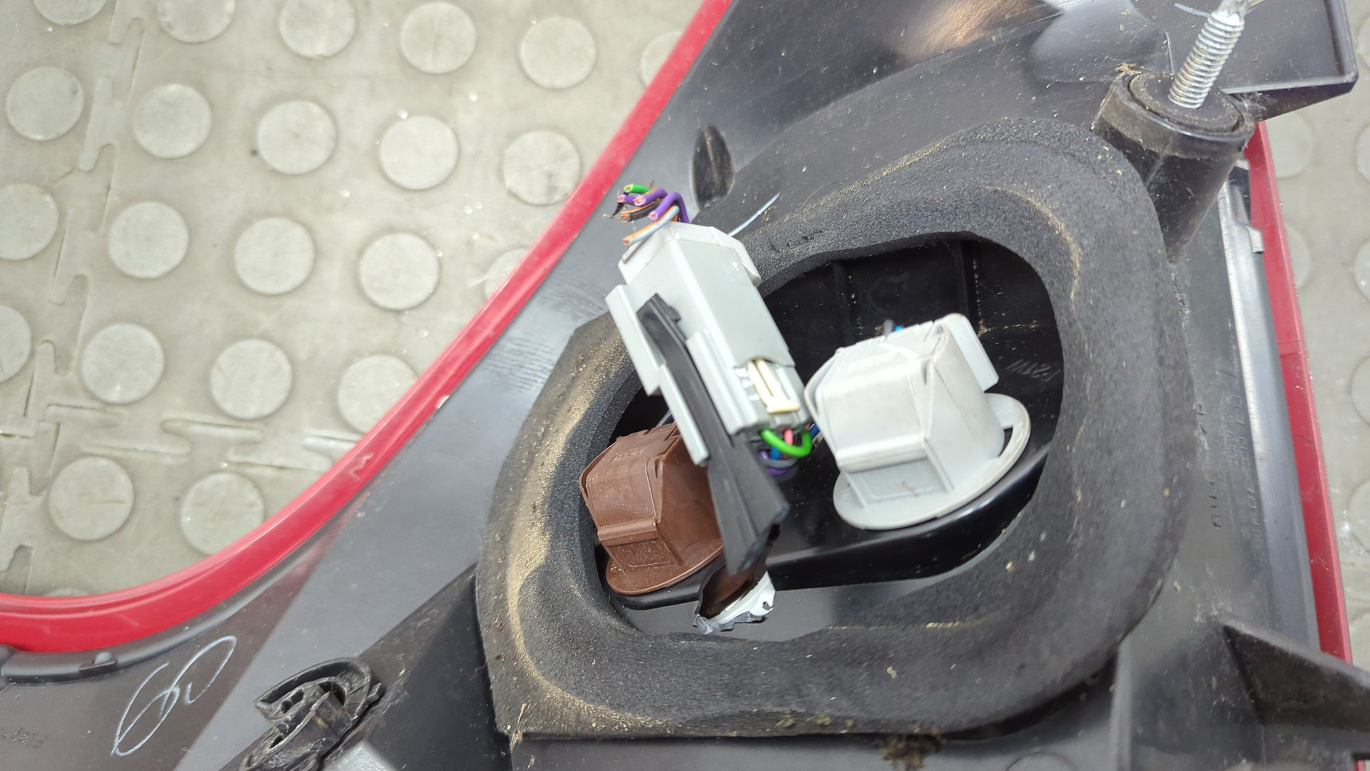 Фонарь задний левый