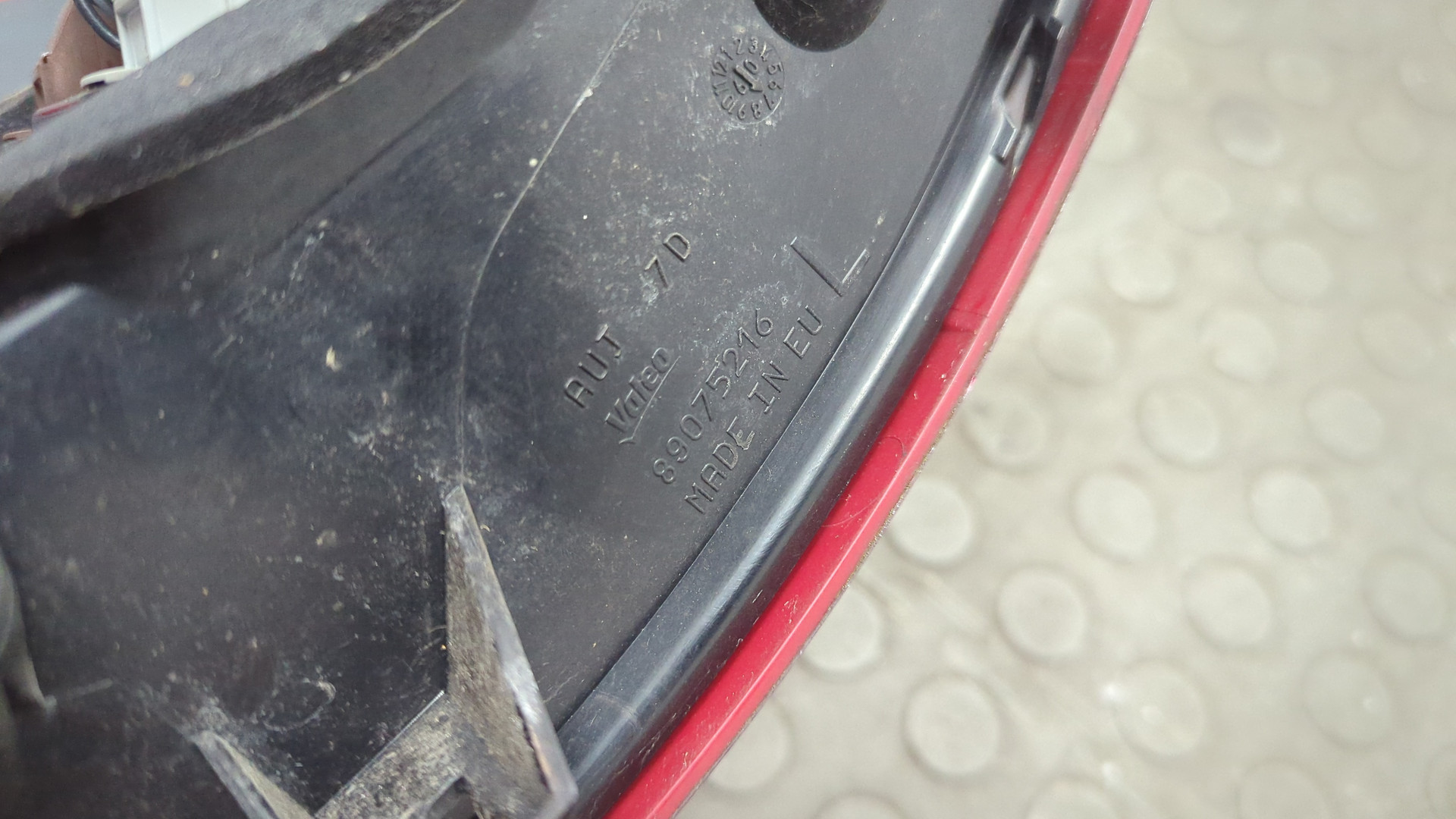 Фонарь задний левый