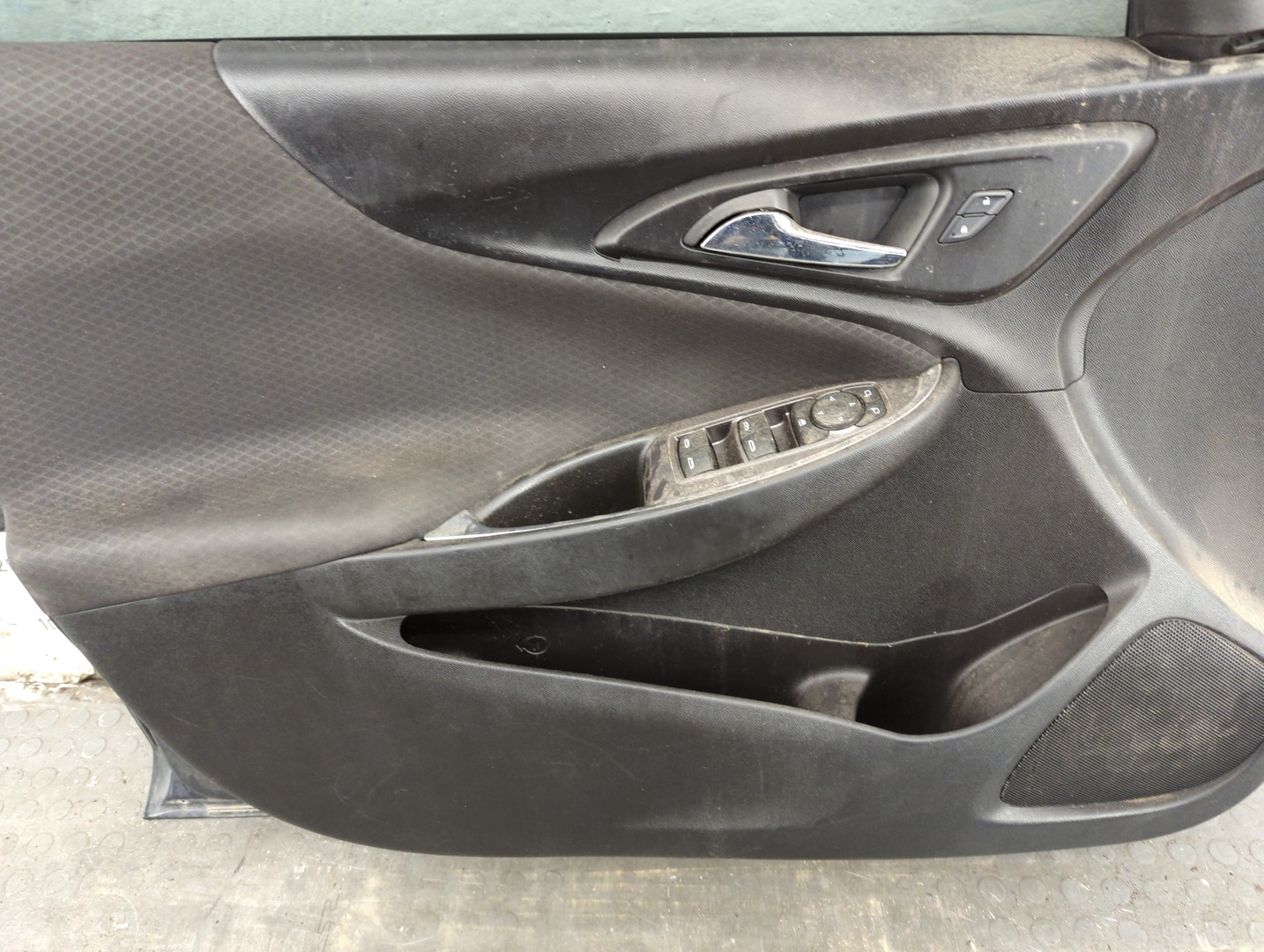 Дверь передняя левая