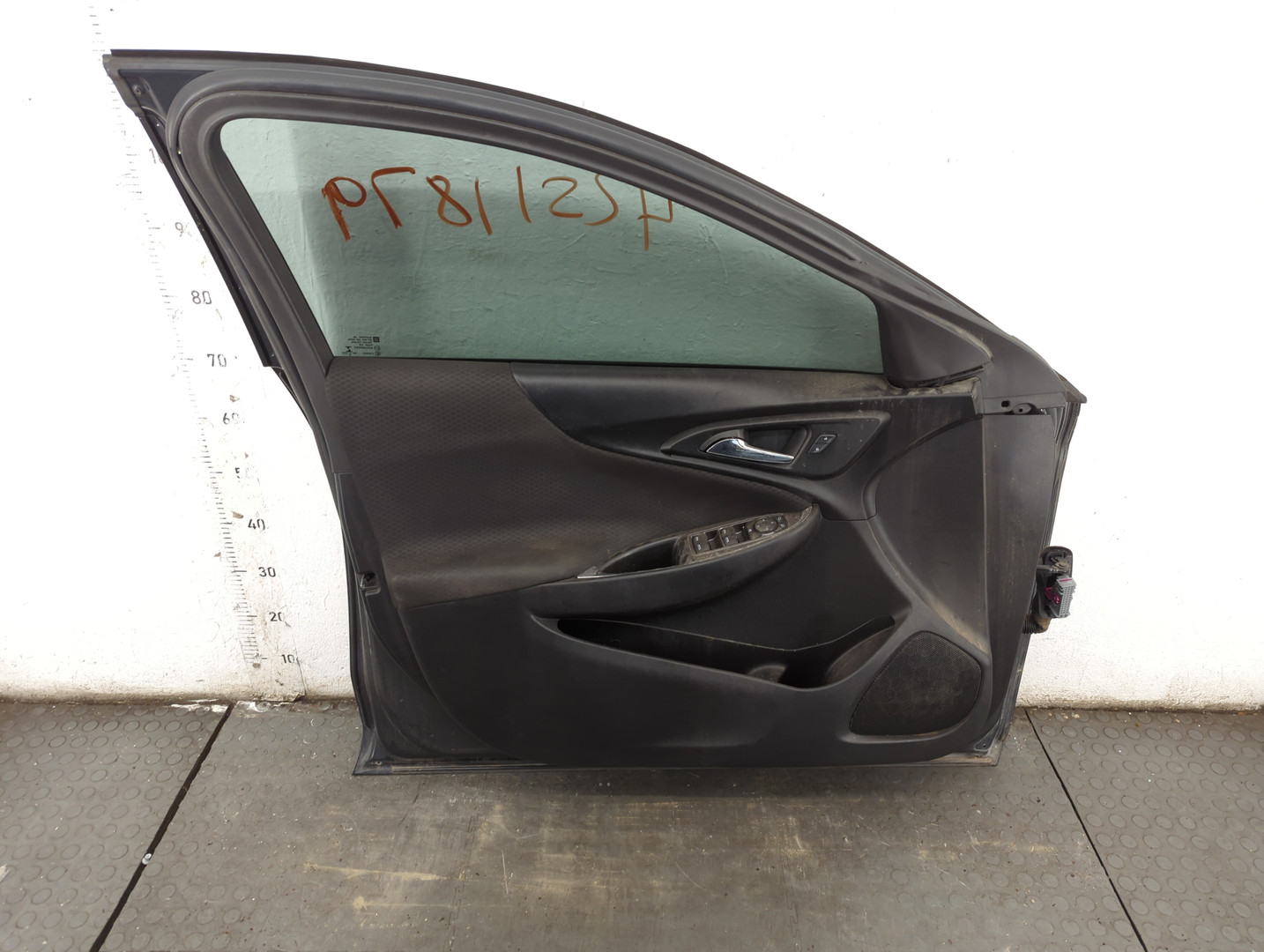 Дверь передняя левая