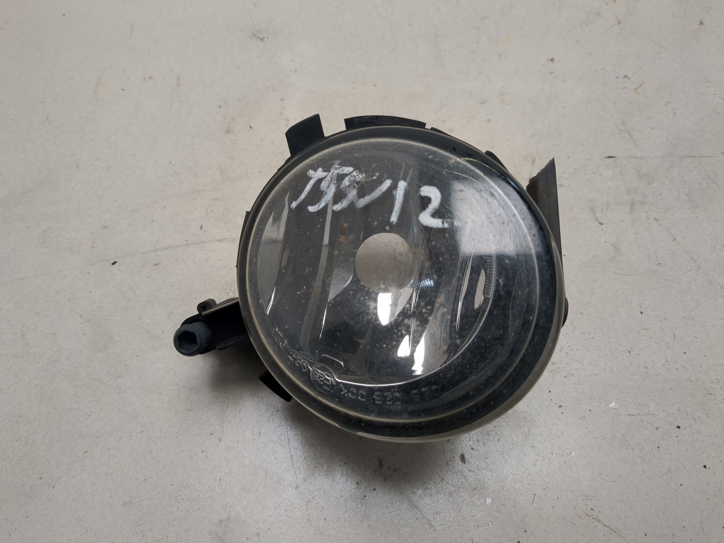 Фара противотуманная левая