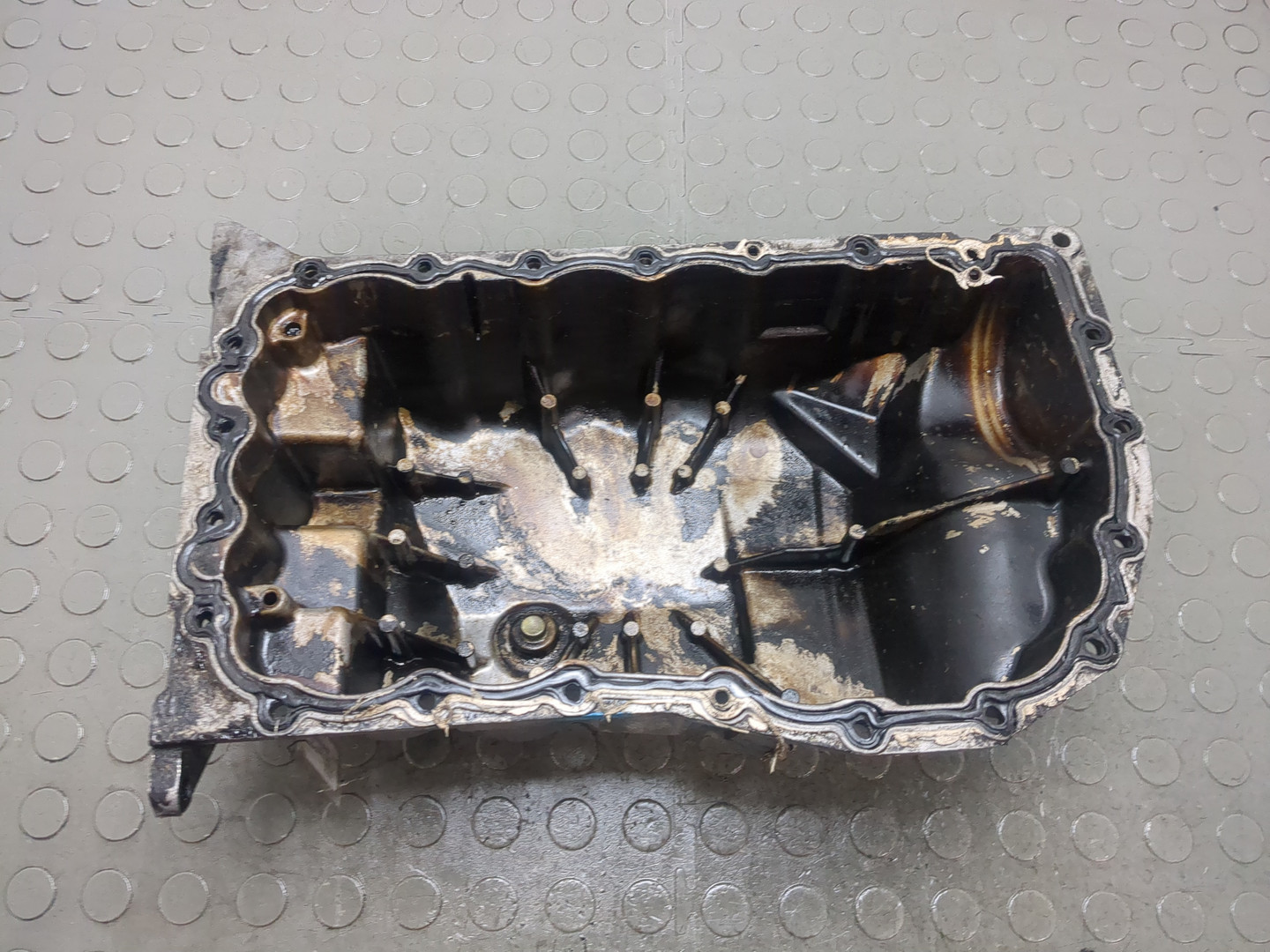 Поддон масляный двигателя (картер)