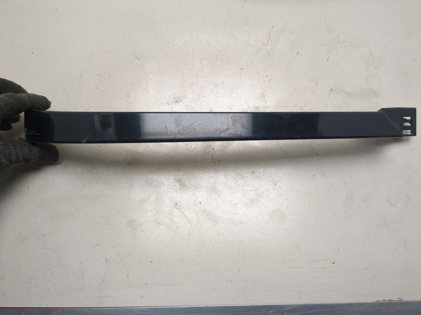 Планка под фару правая