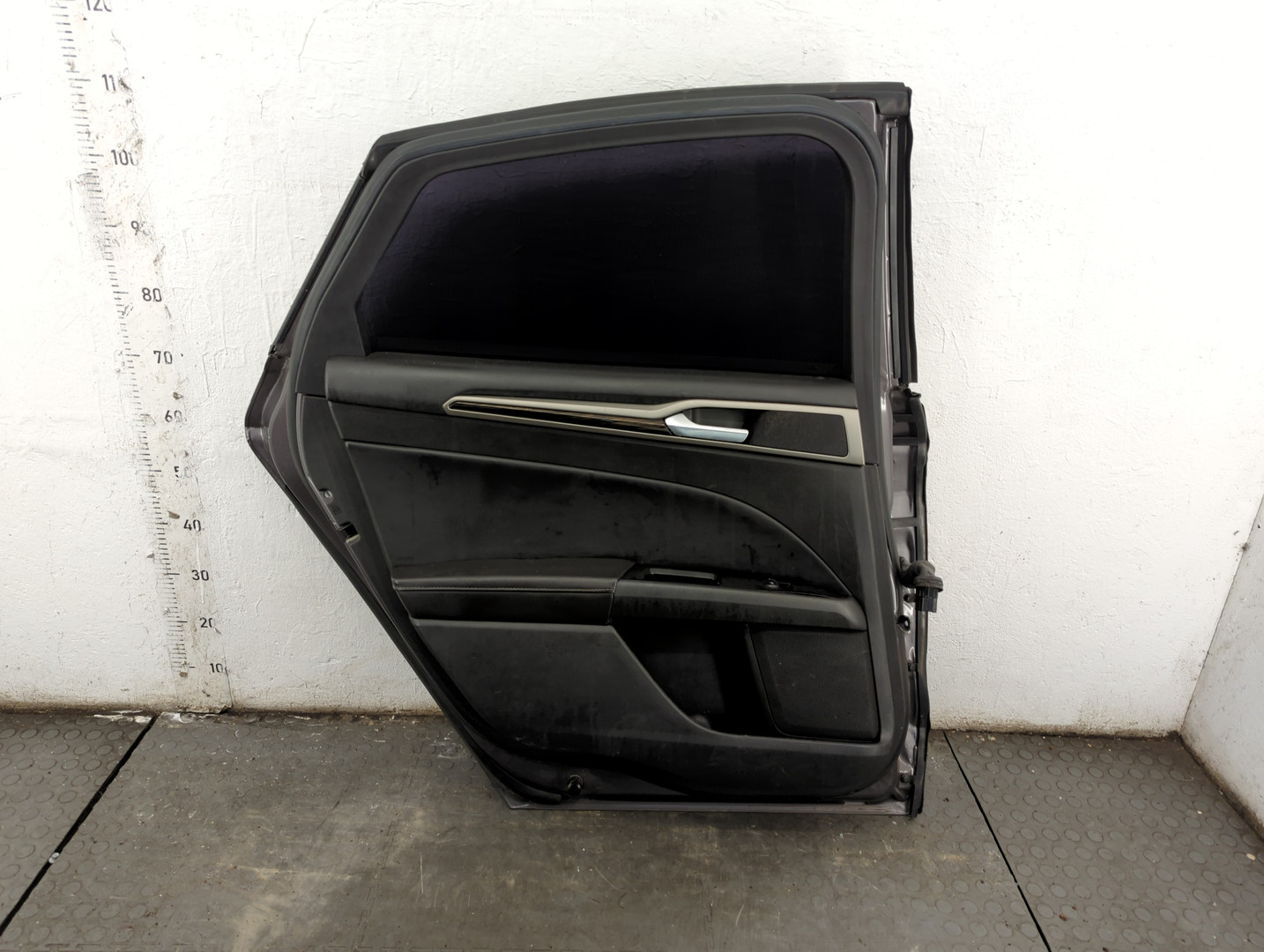Дверь задняя левая