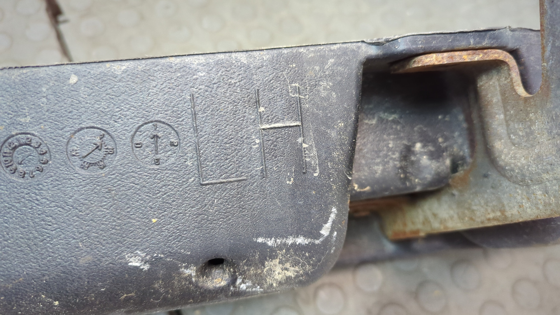 Подножка левая