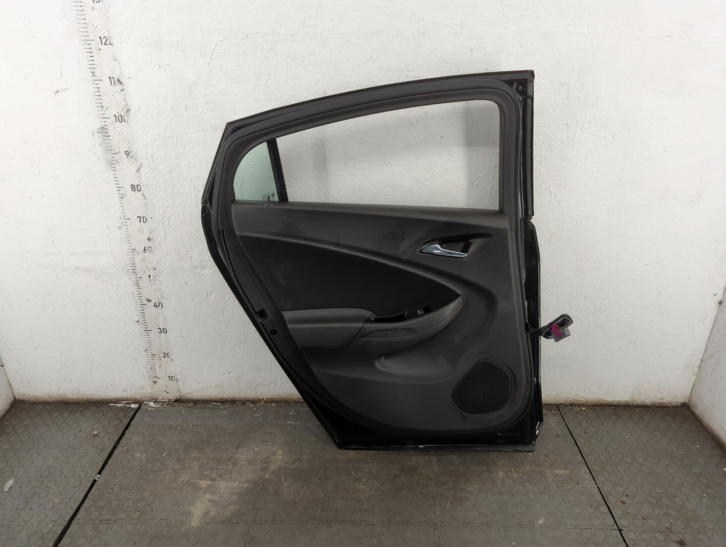 Дверь задняя левая
