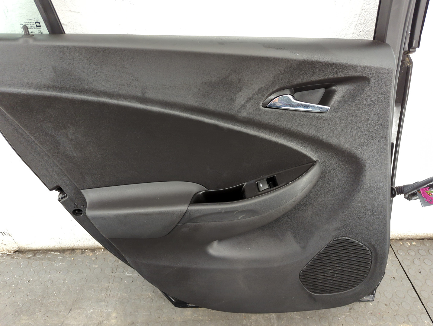 Дверь задняя левая