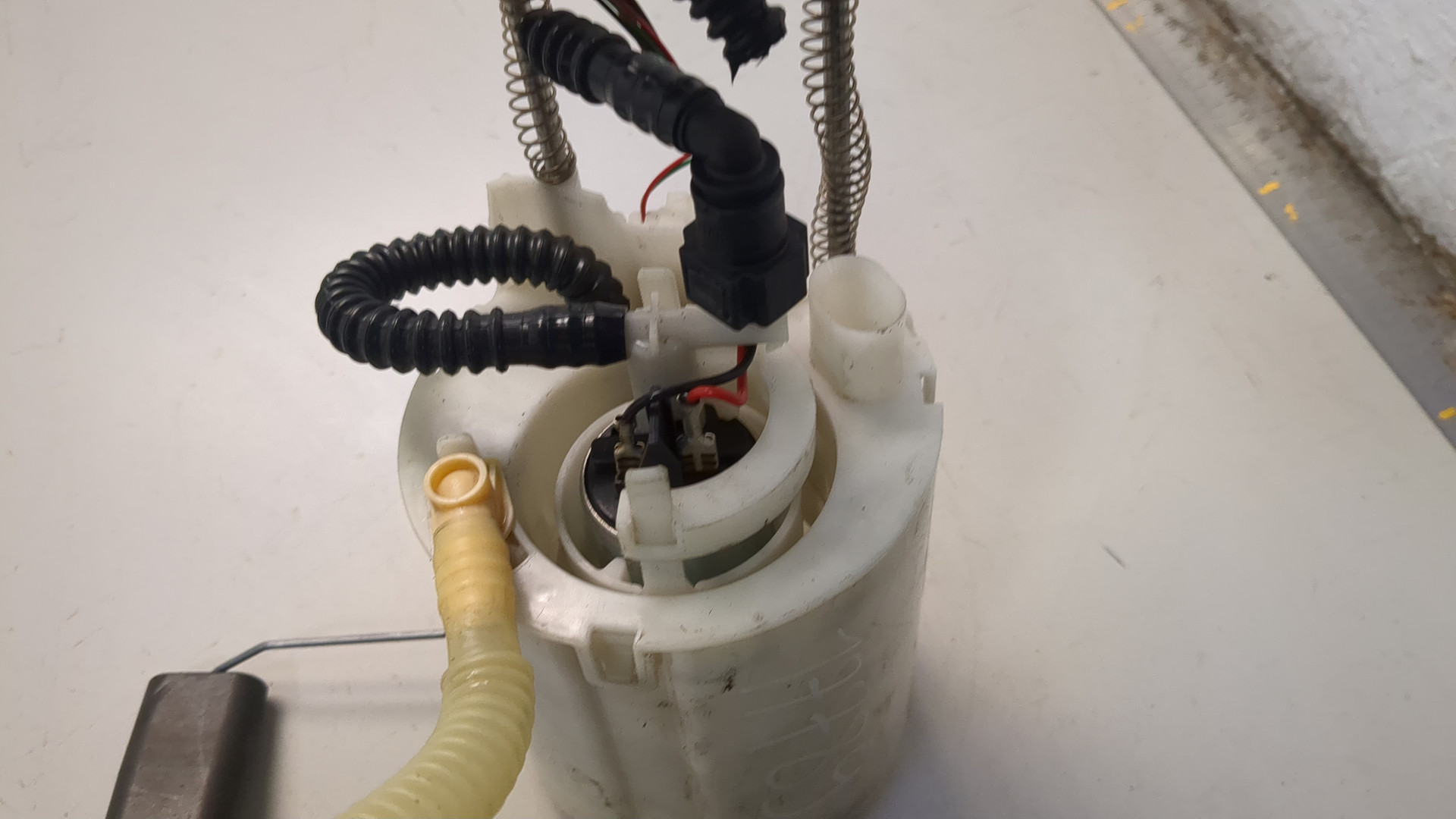 Насос топливный электрический