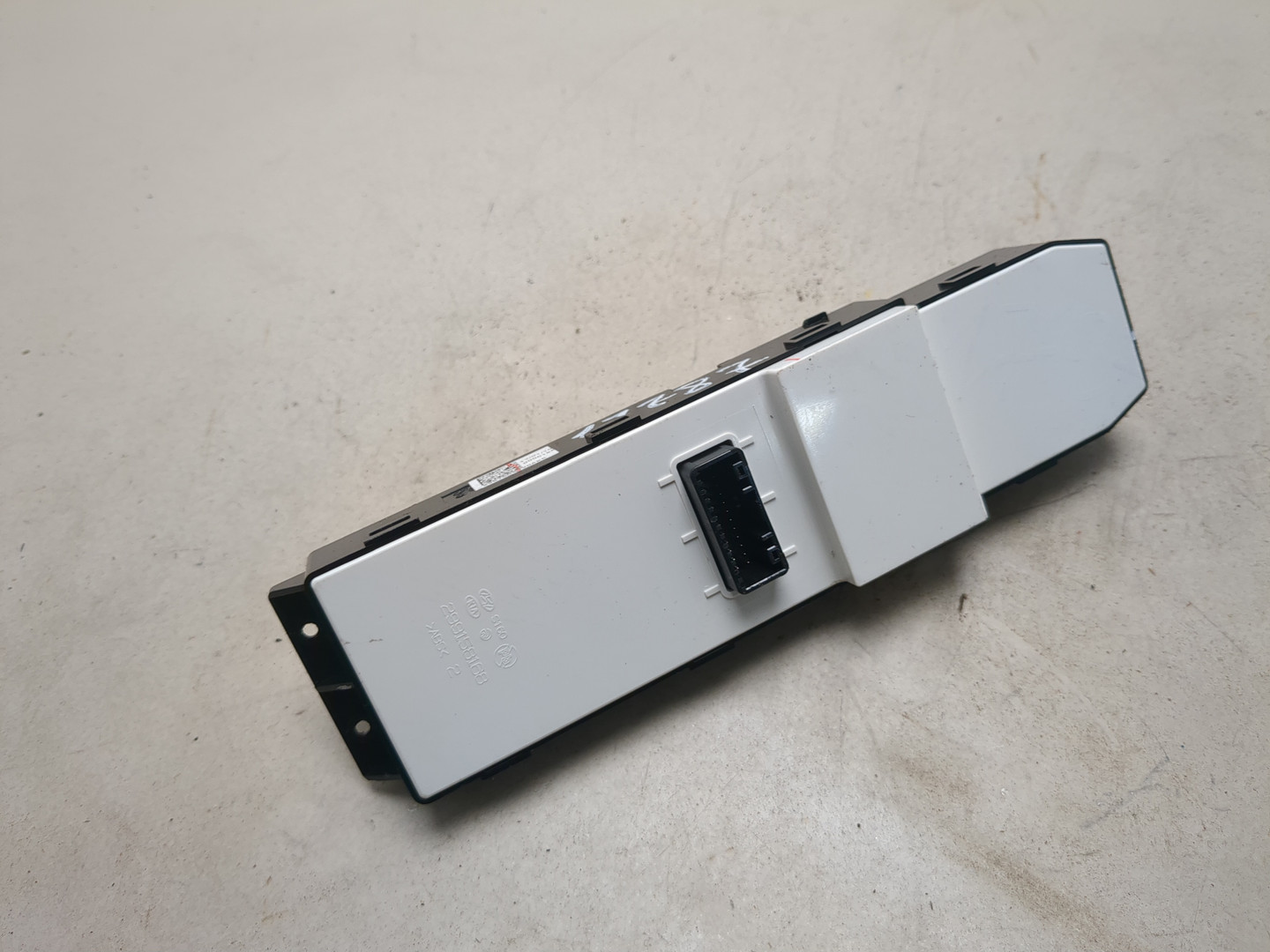 Кнопка открывания двери