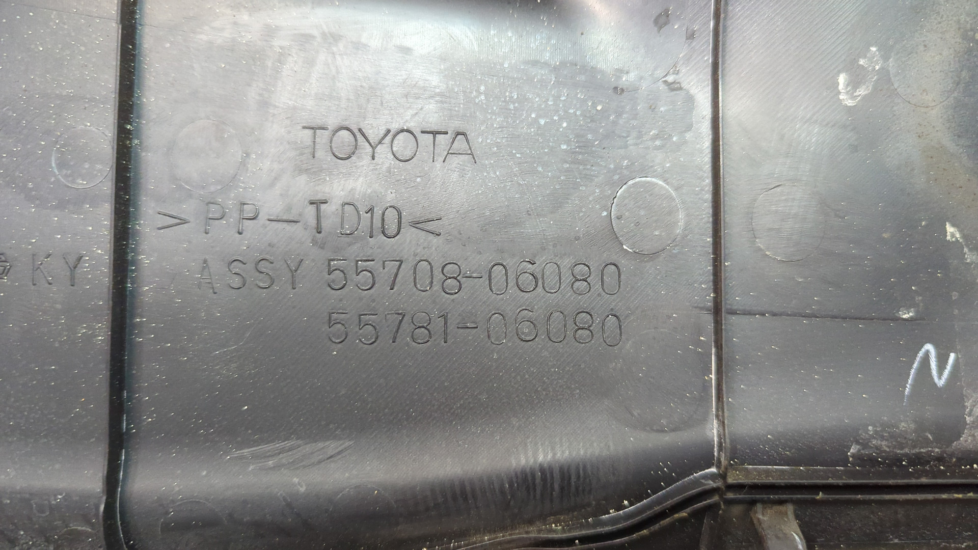 Решетка стеклоочистителей (Жабо)