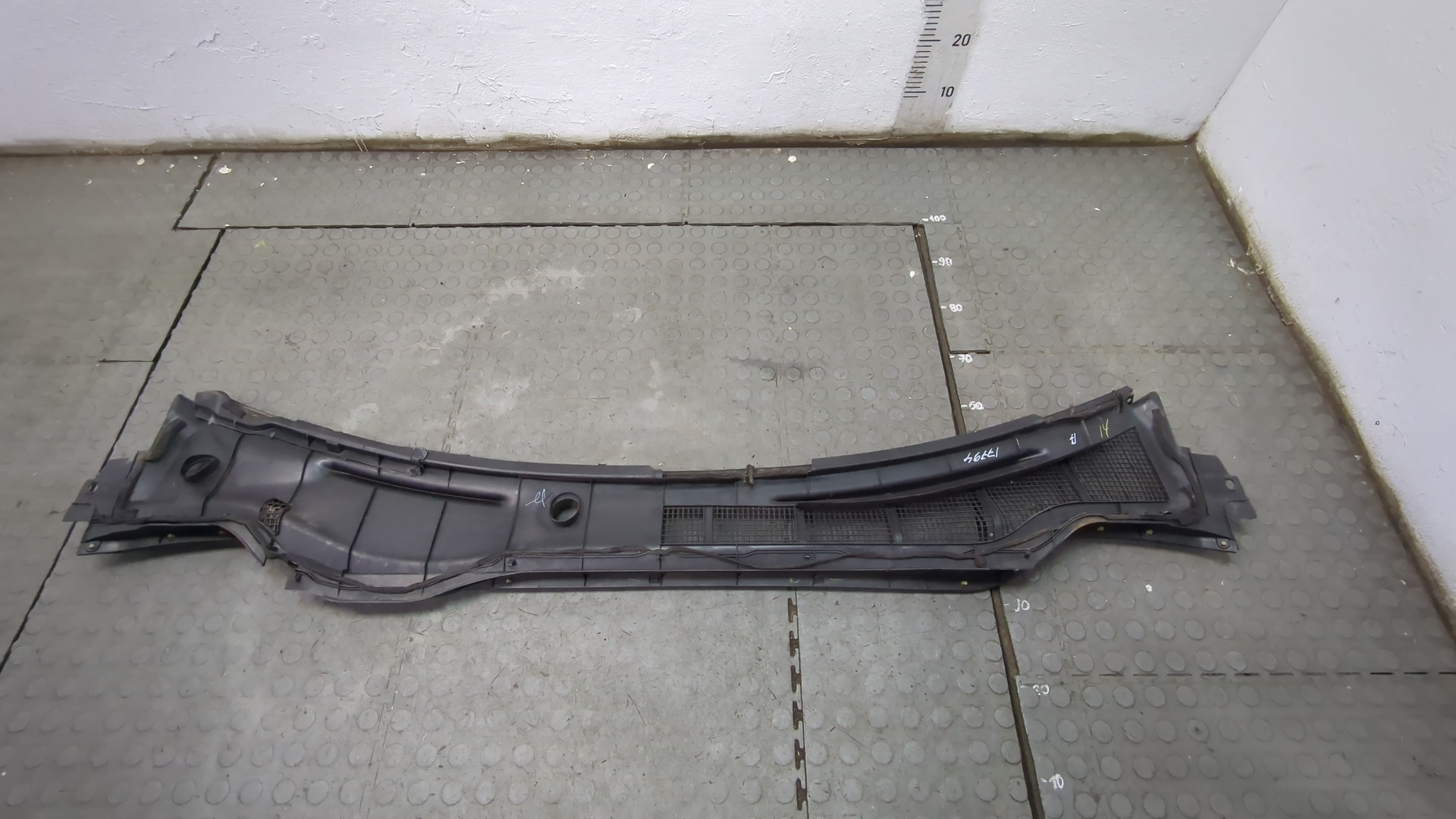 Решетка стеклоочистителей (Жабо)