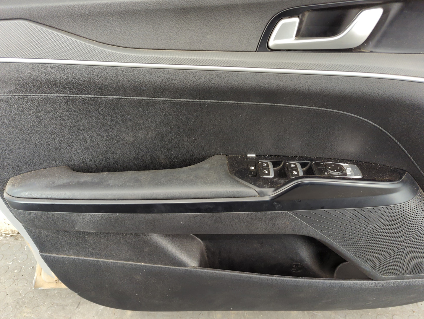 Дверь передняя левая