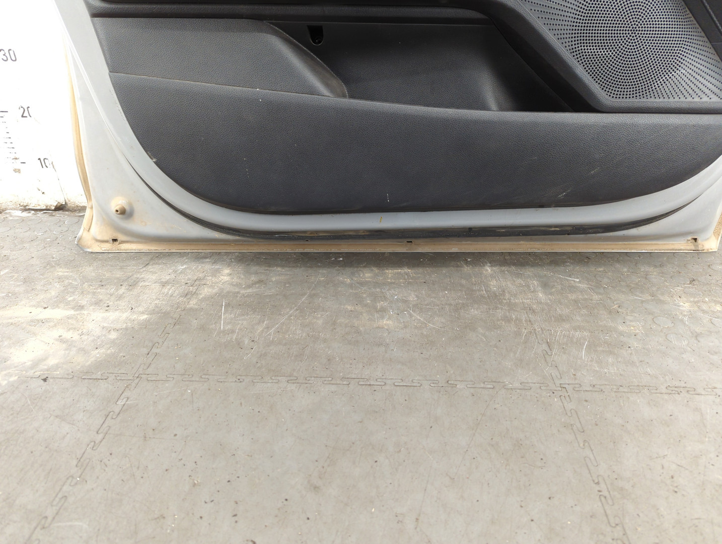 Дверь передняя левая