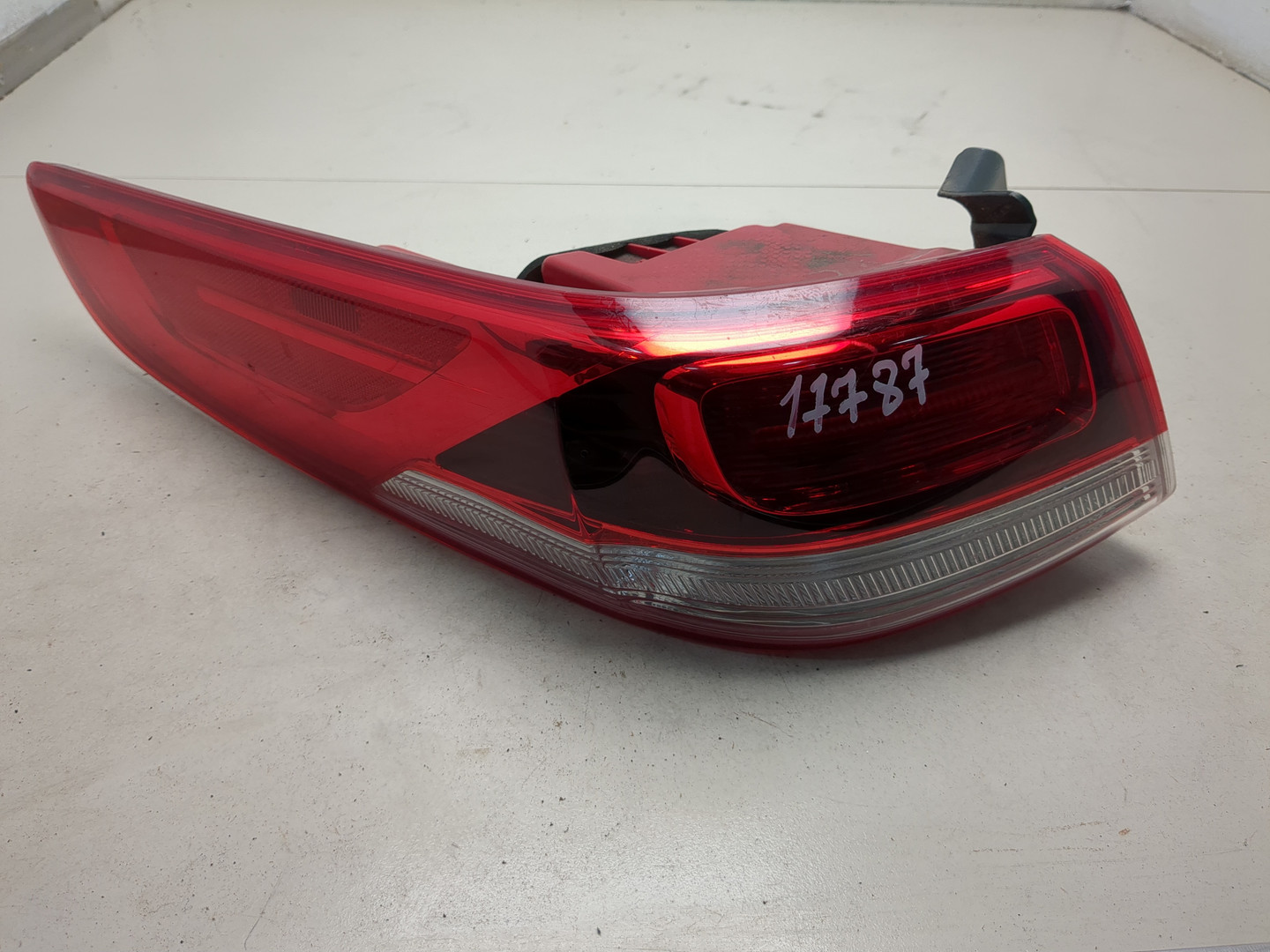 Фонарь задний левый