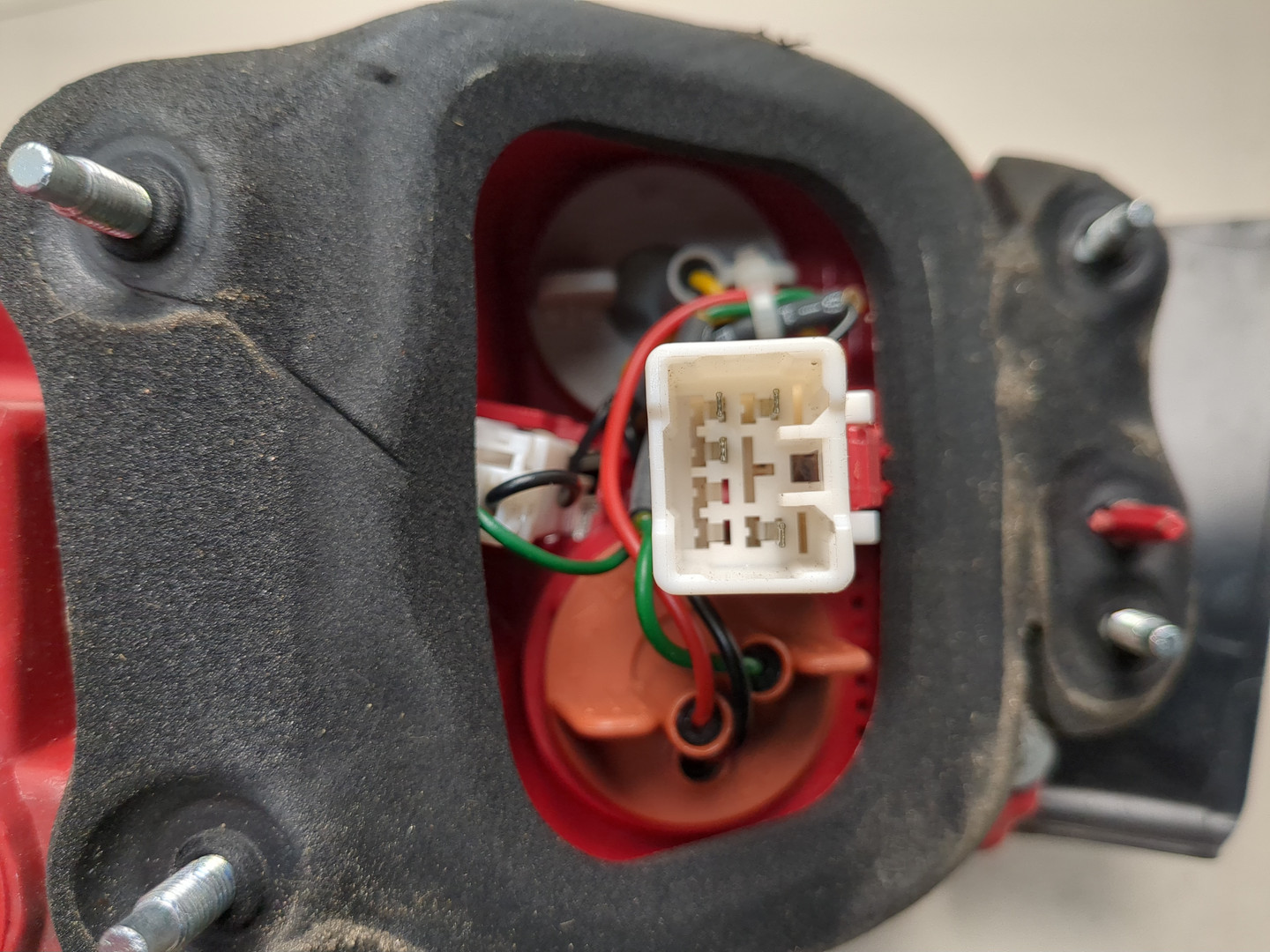 Фонарь задний левый