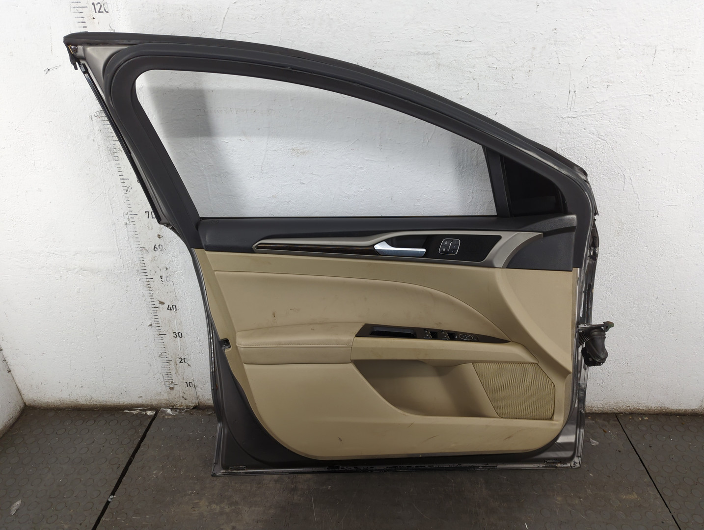 Дверь передняя левая