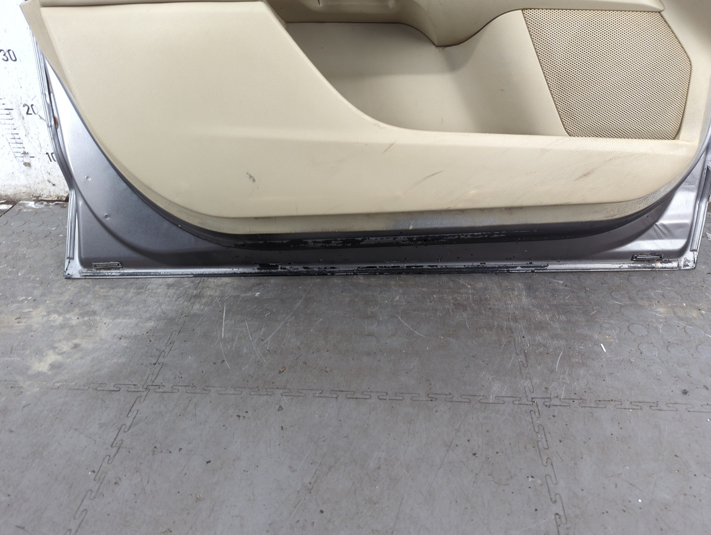 Дверь передняя левая