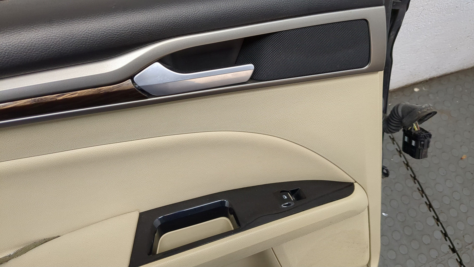 Дверь задняя левая