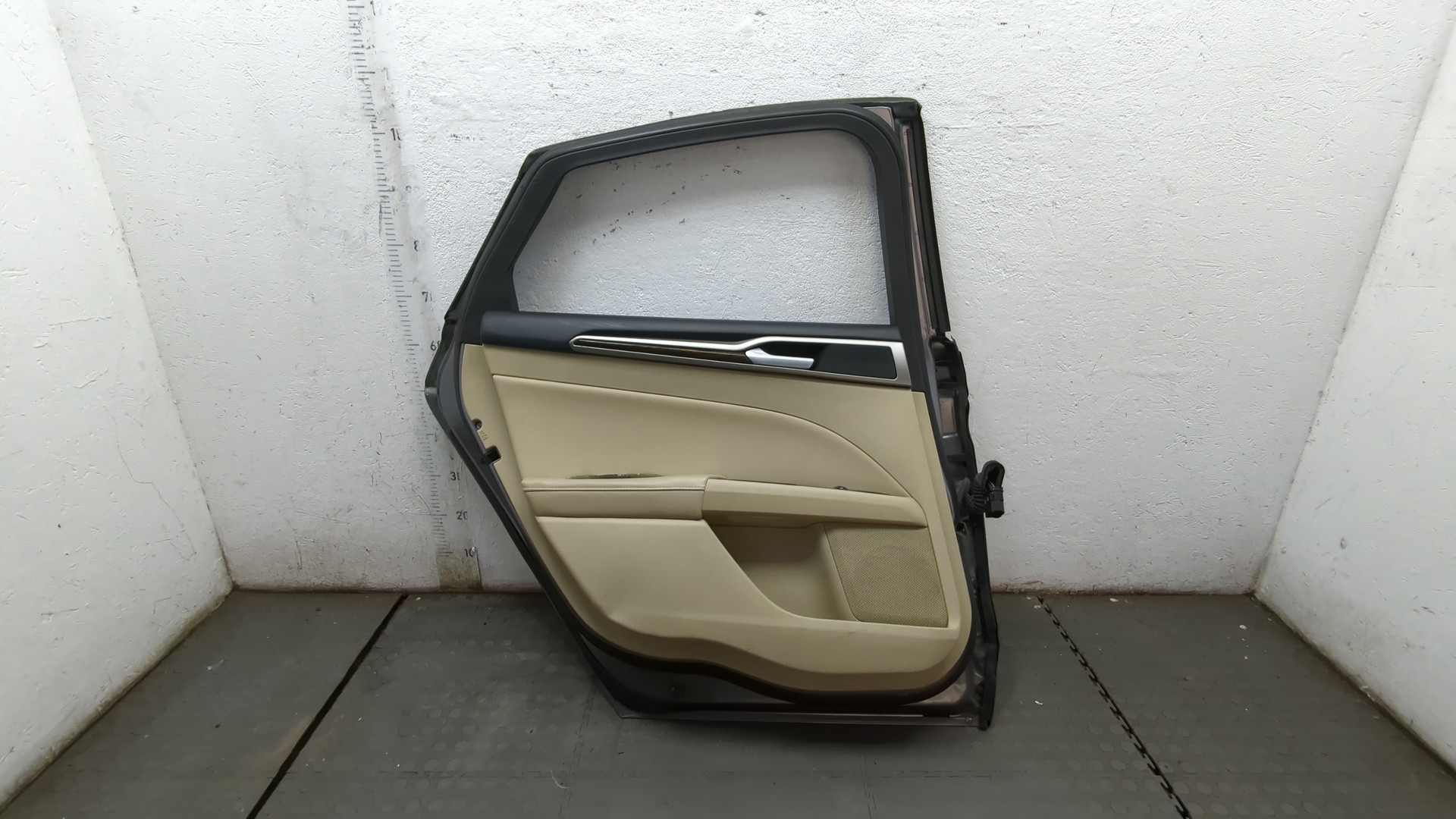 Дверь задняя левая