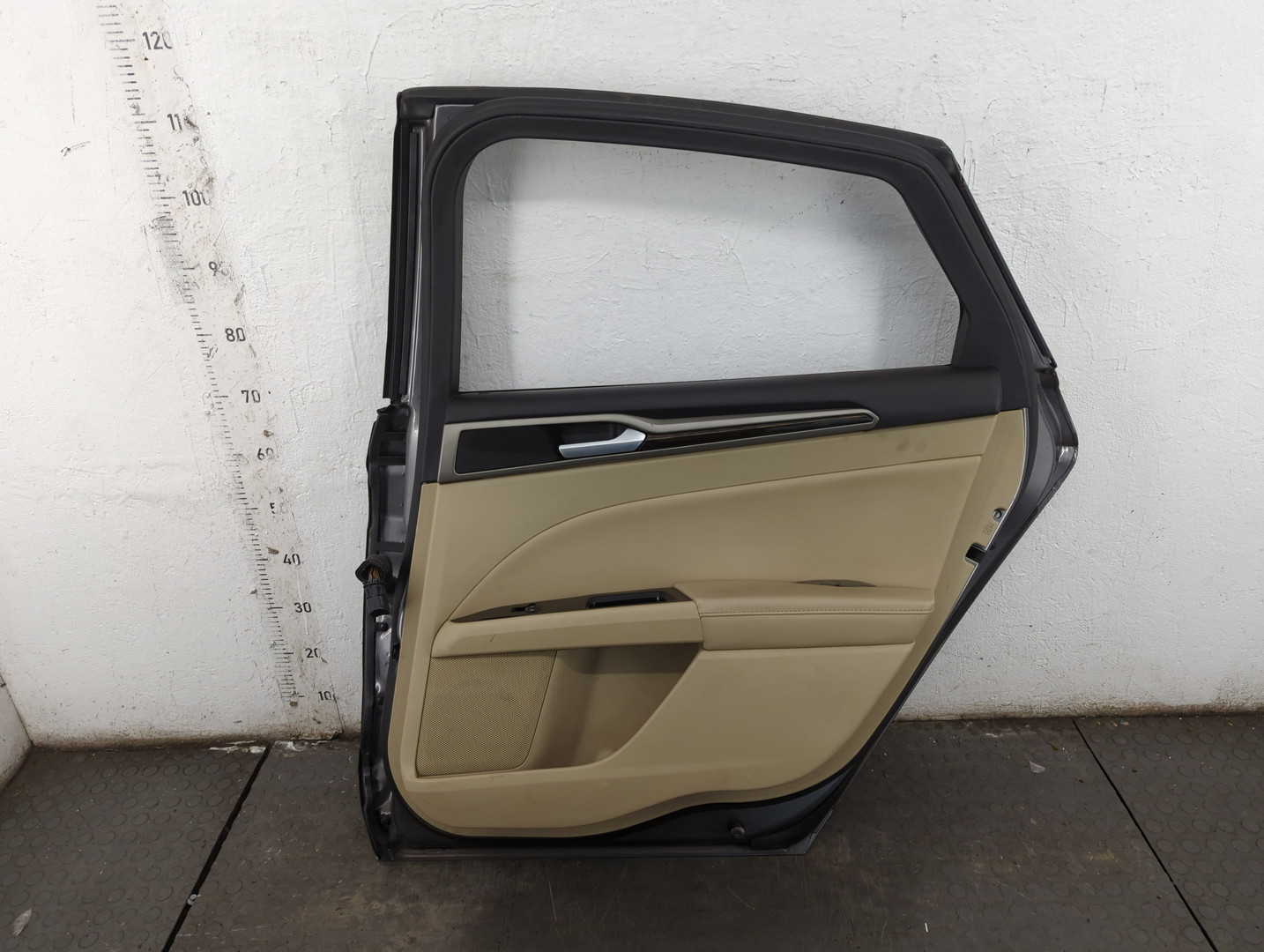 Дверь задняя правая