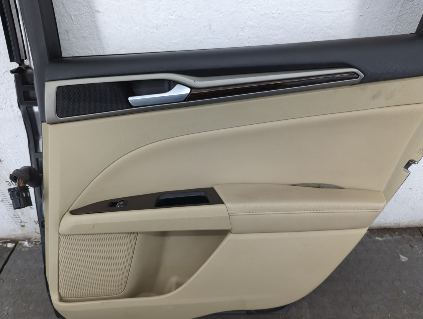 Дверь задняя правая