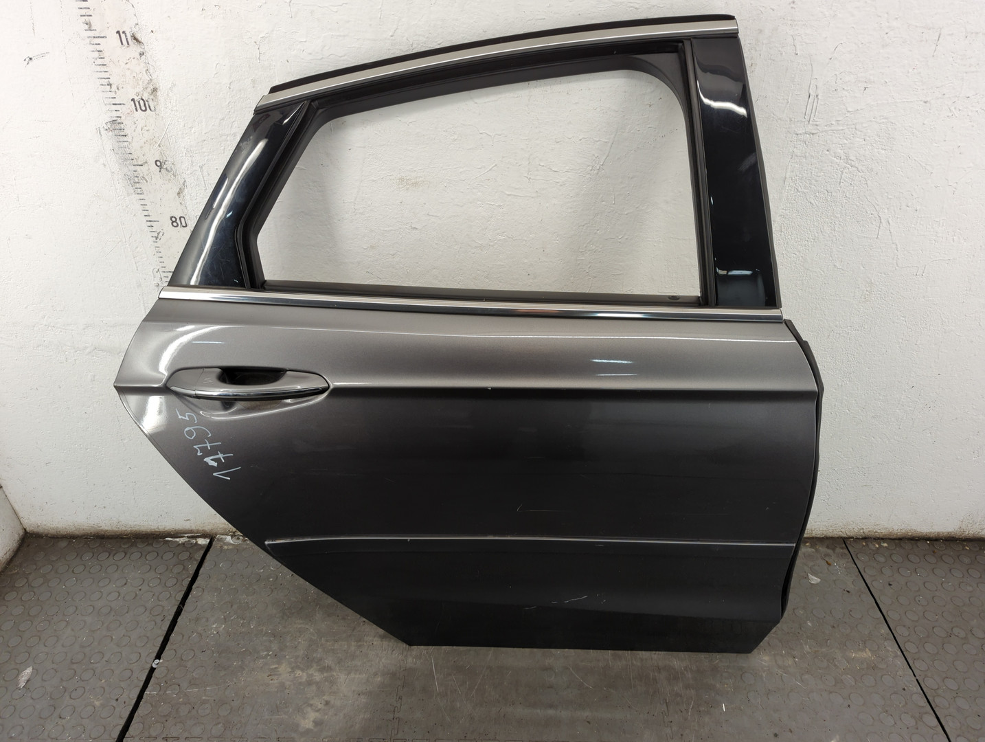 Дверь задняя правая