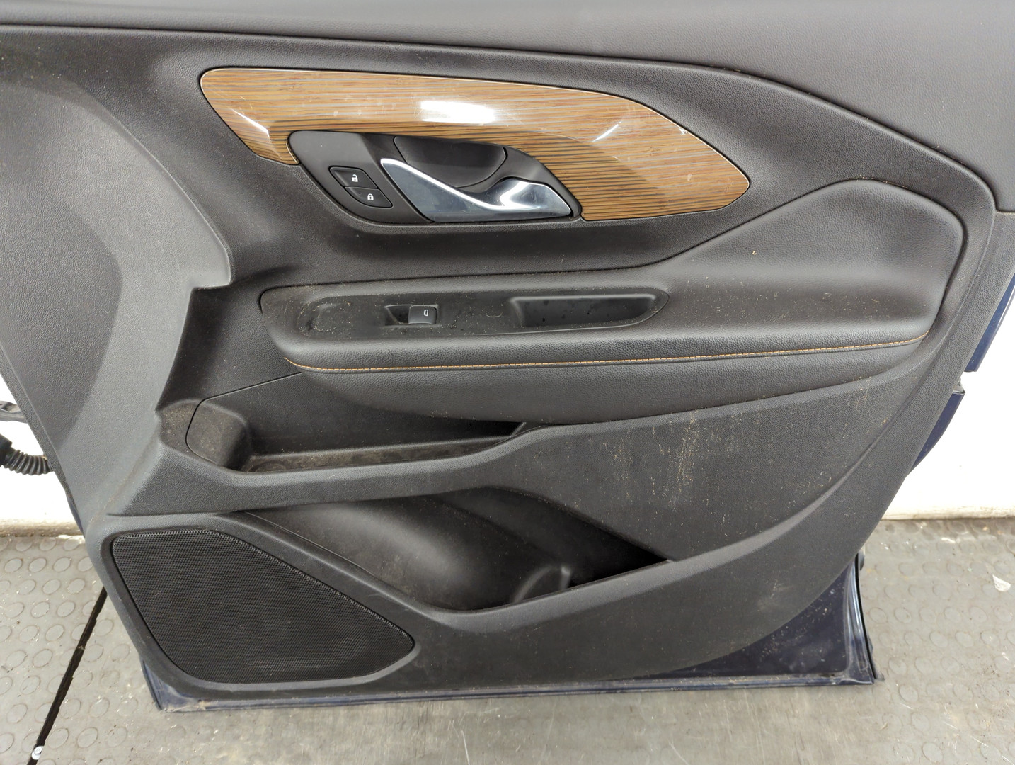 Дверь передняя правая