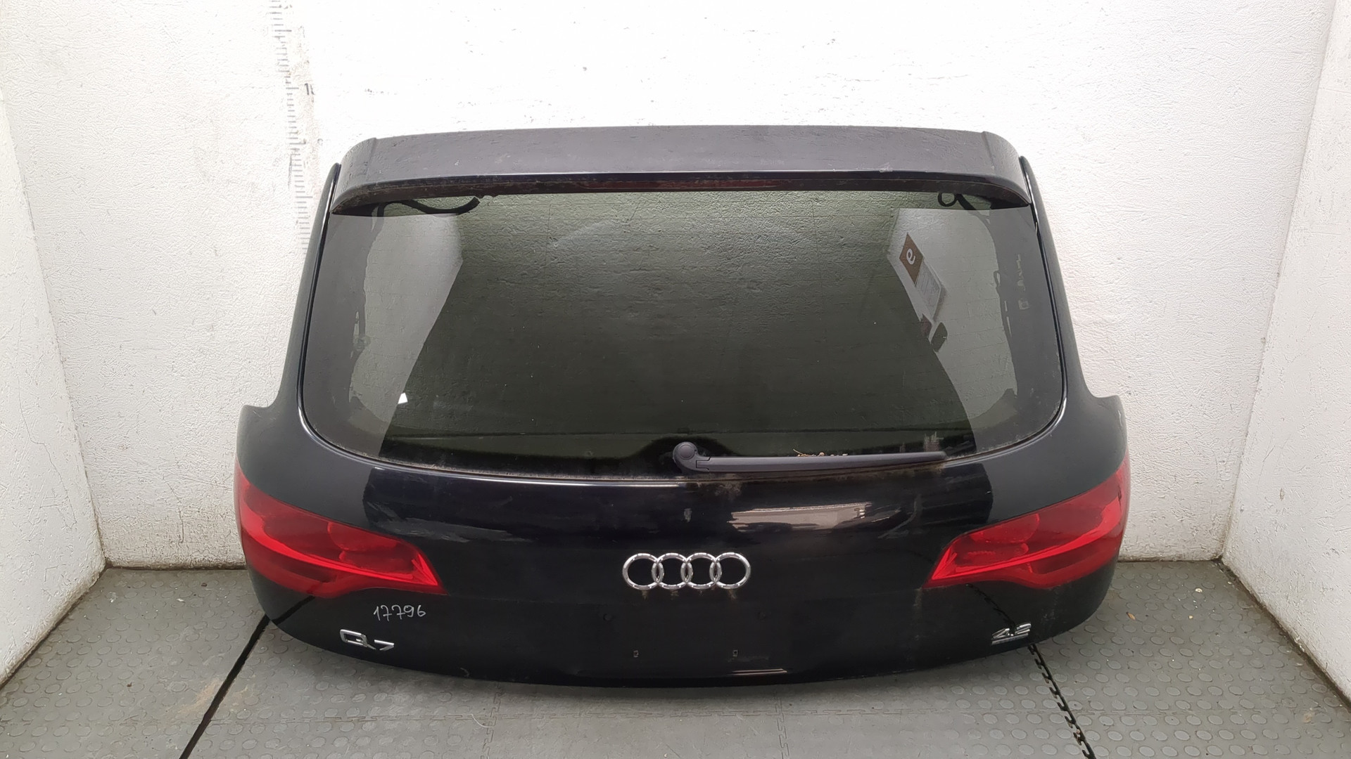 Дверь багажника