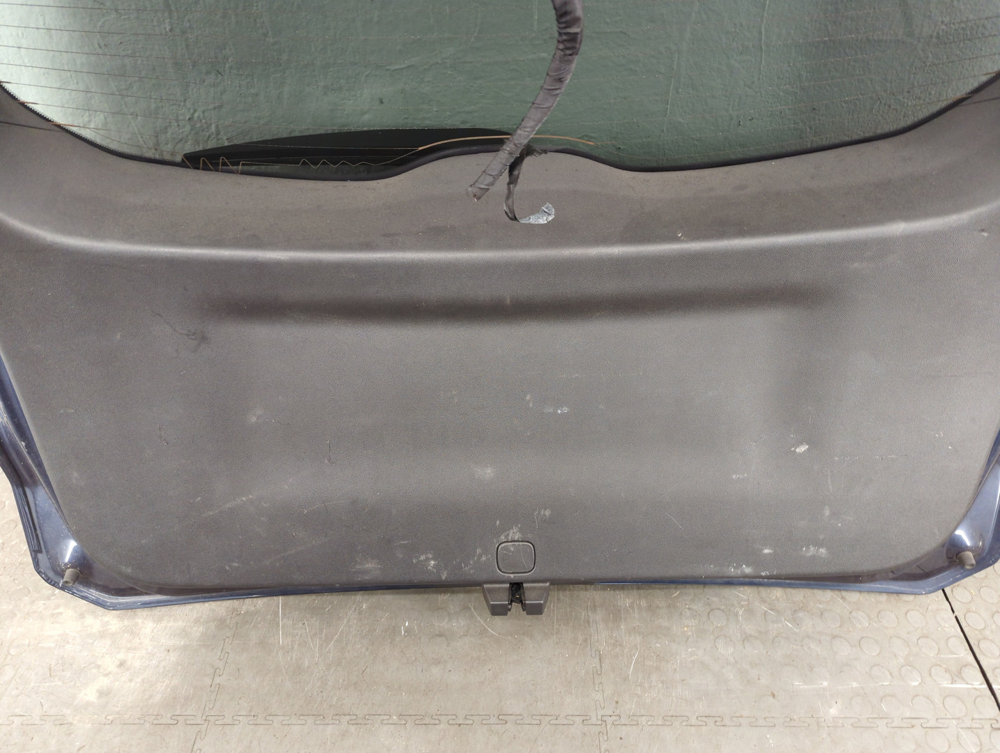 Дверь багажника