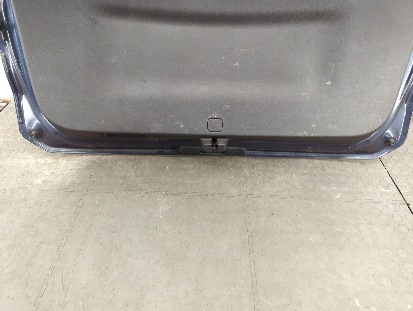 Дверь багажника