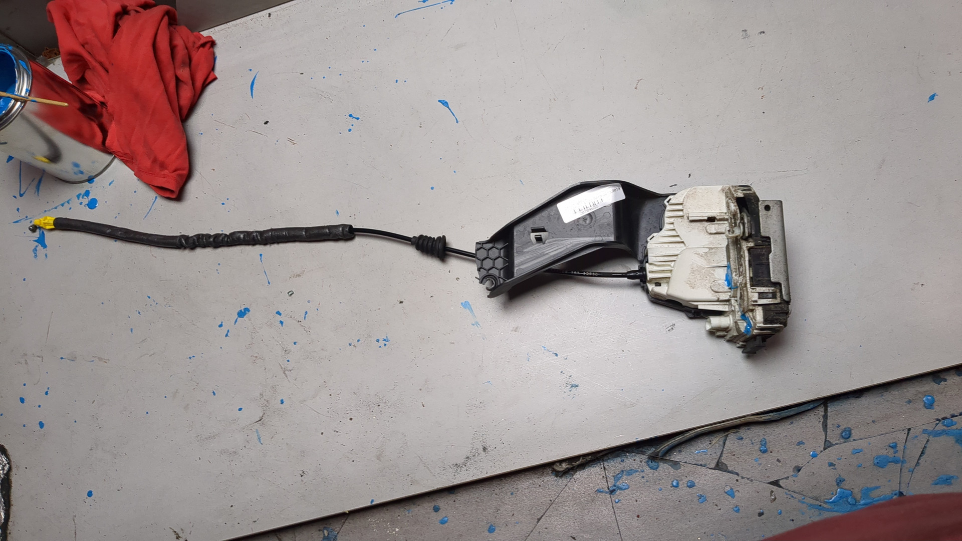 Замок двери передней правой