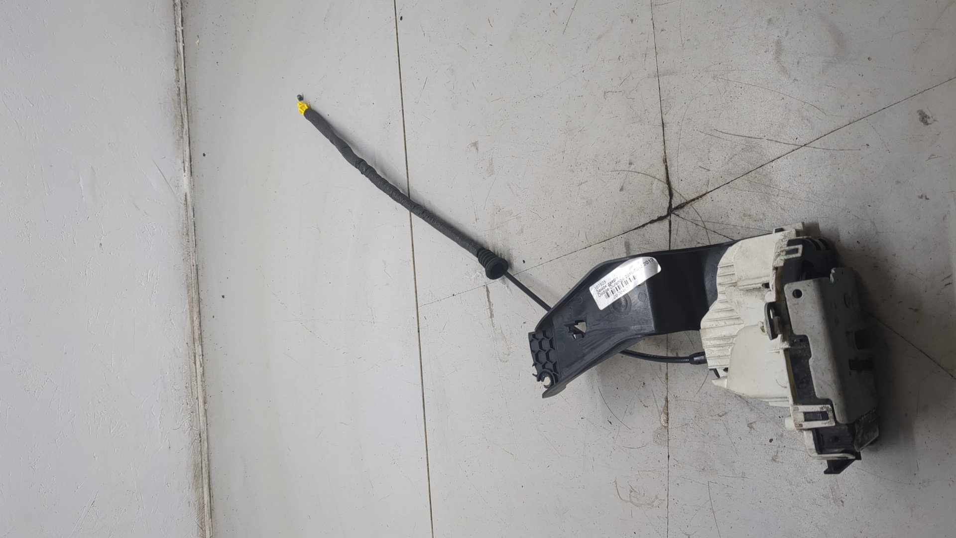 Замок двери передней правой