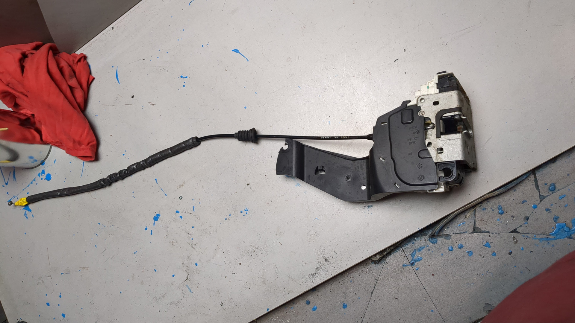 Замок двери передней правой