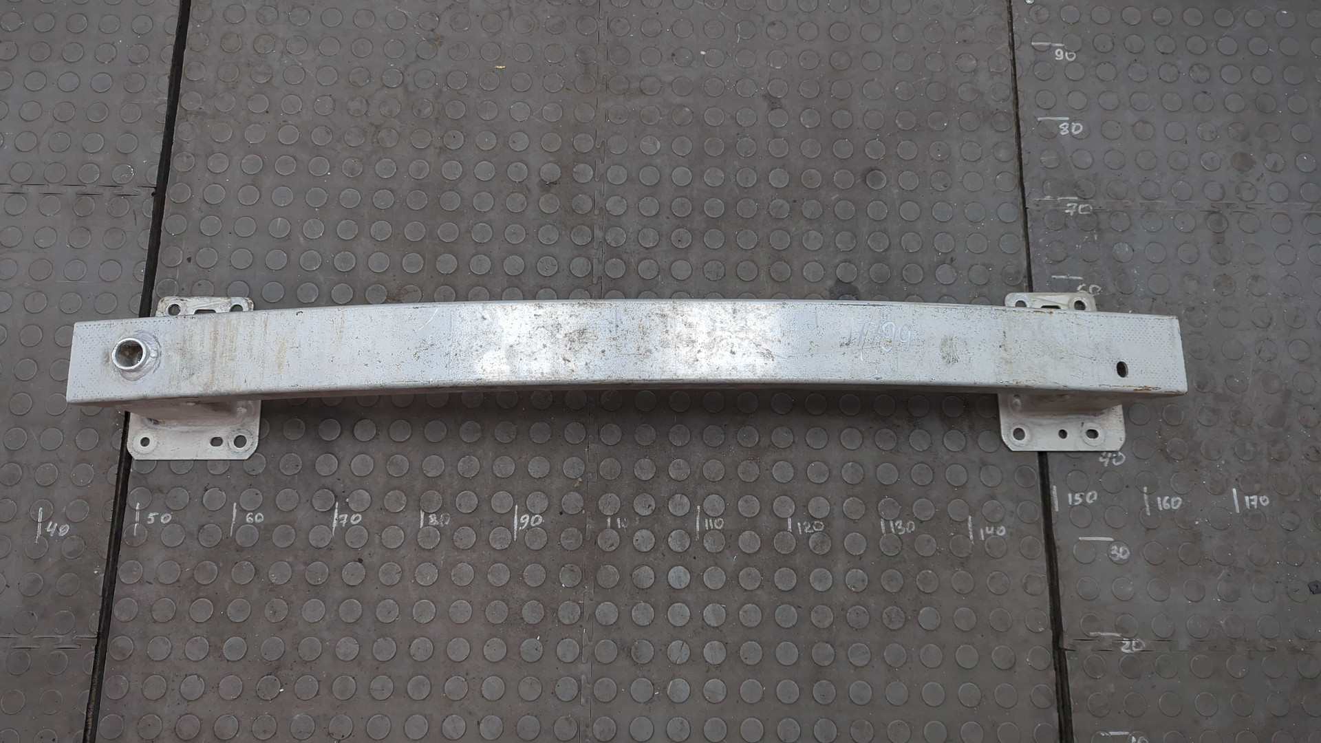 Усилитель переднего бампера