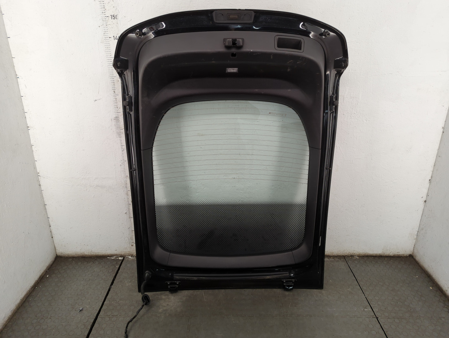 Дверь багажника