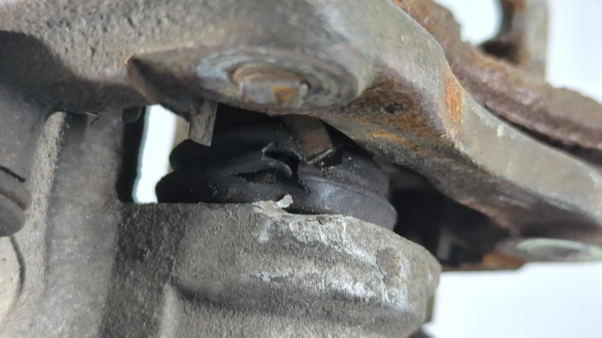 Суппорт задний