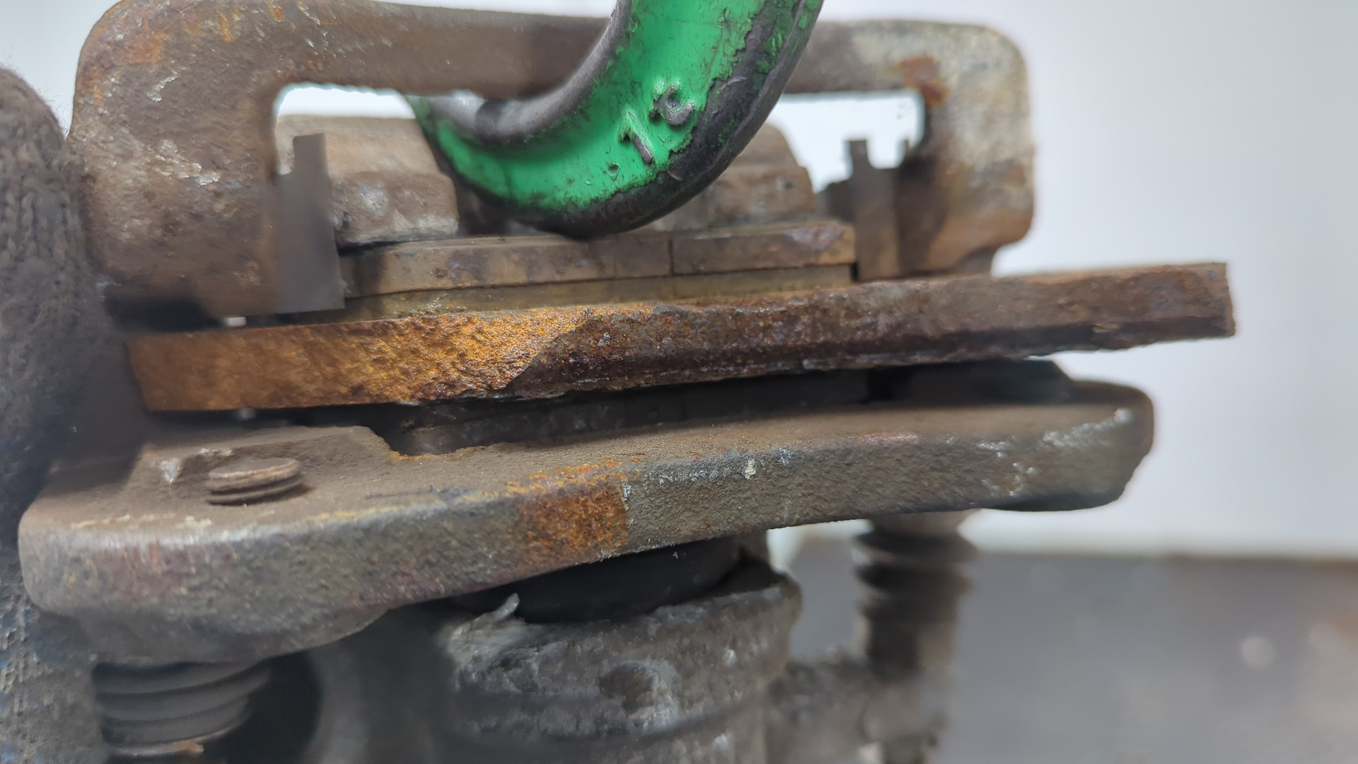 Суппорт задний