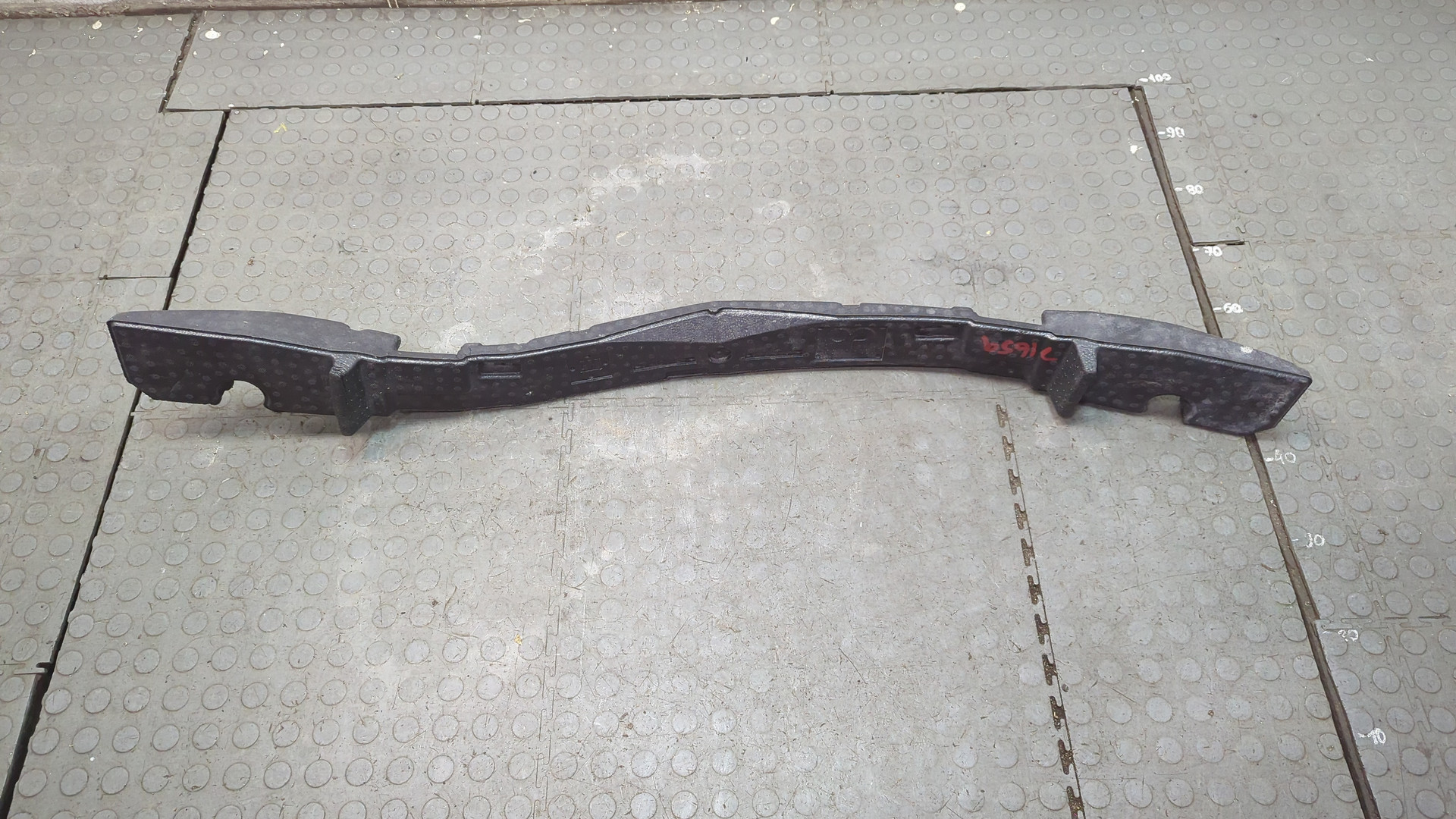 Усилитель переднего бампера